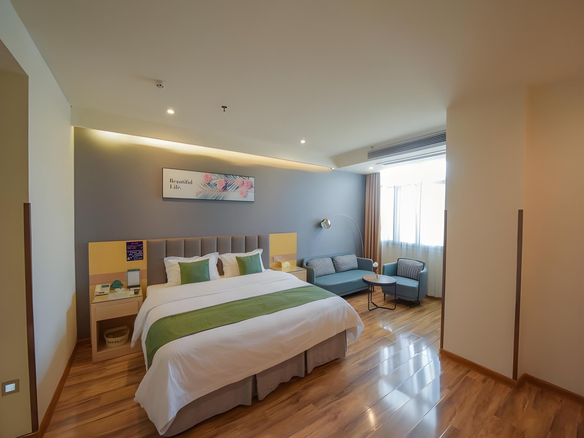 Queen Deluxe Room