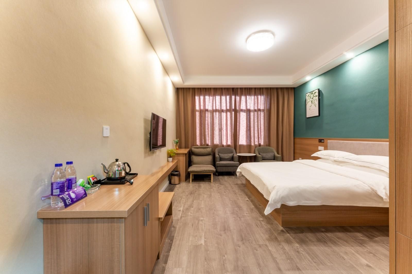 Mountain View Queen Room