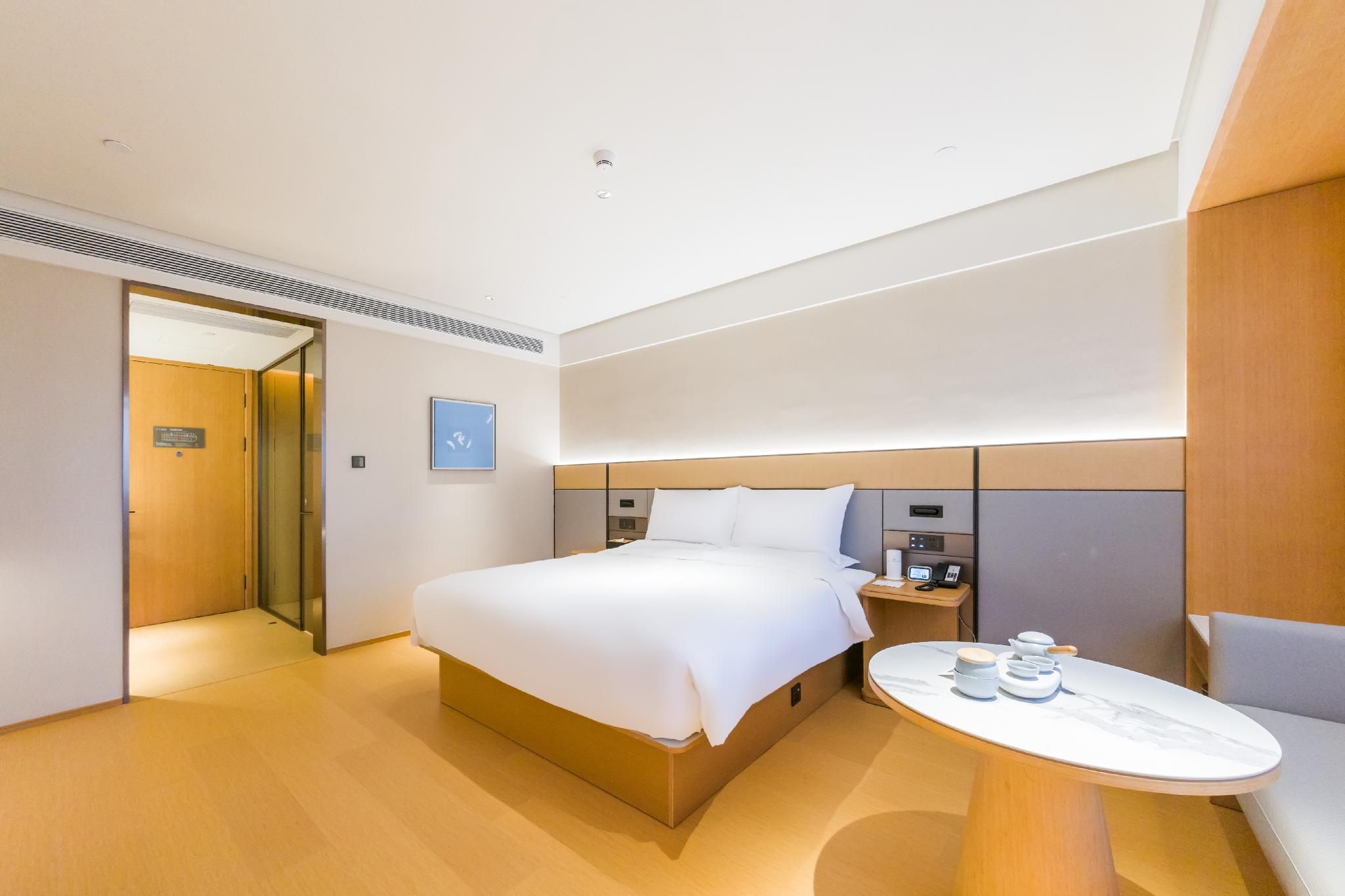 Huazhu - Room With Bed