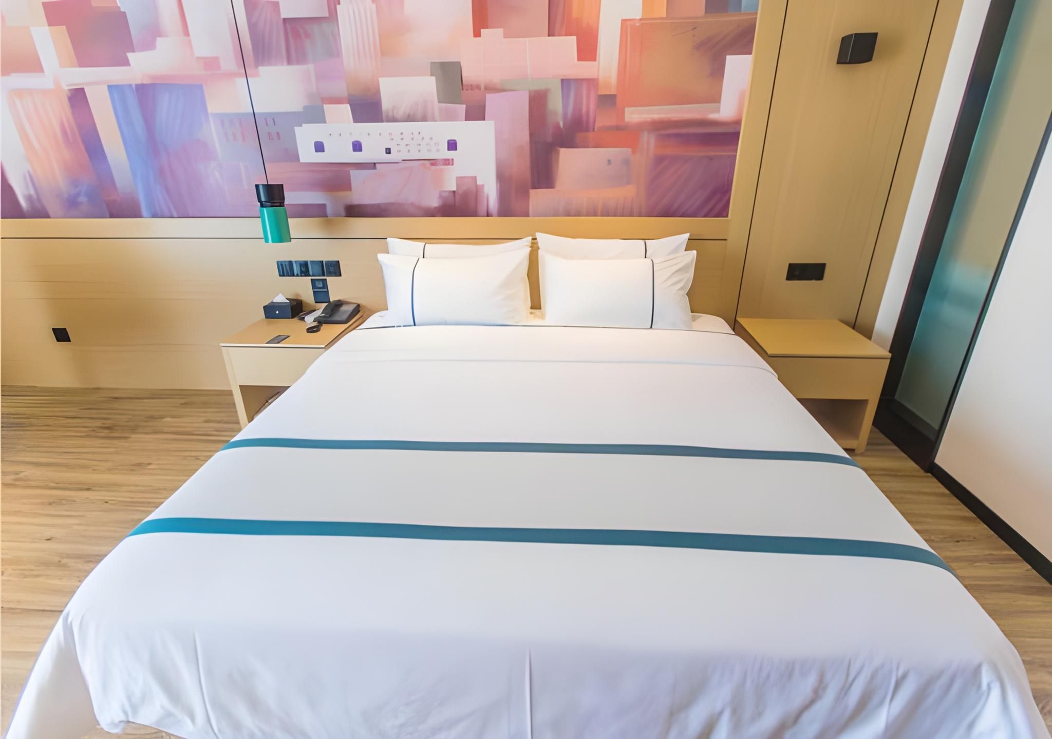 Business Queen Room