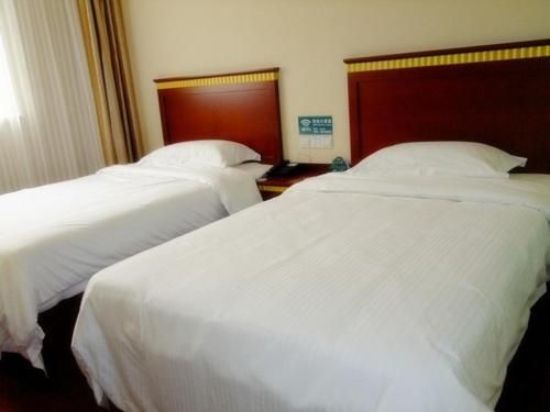 Business Queen Room