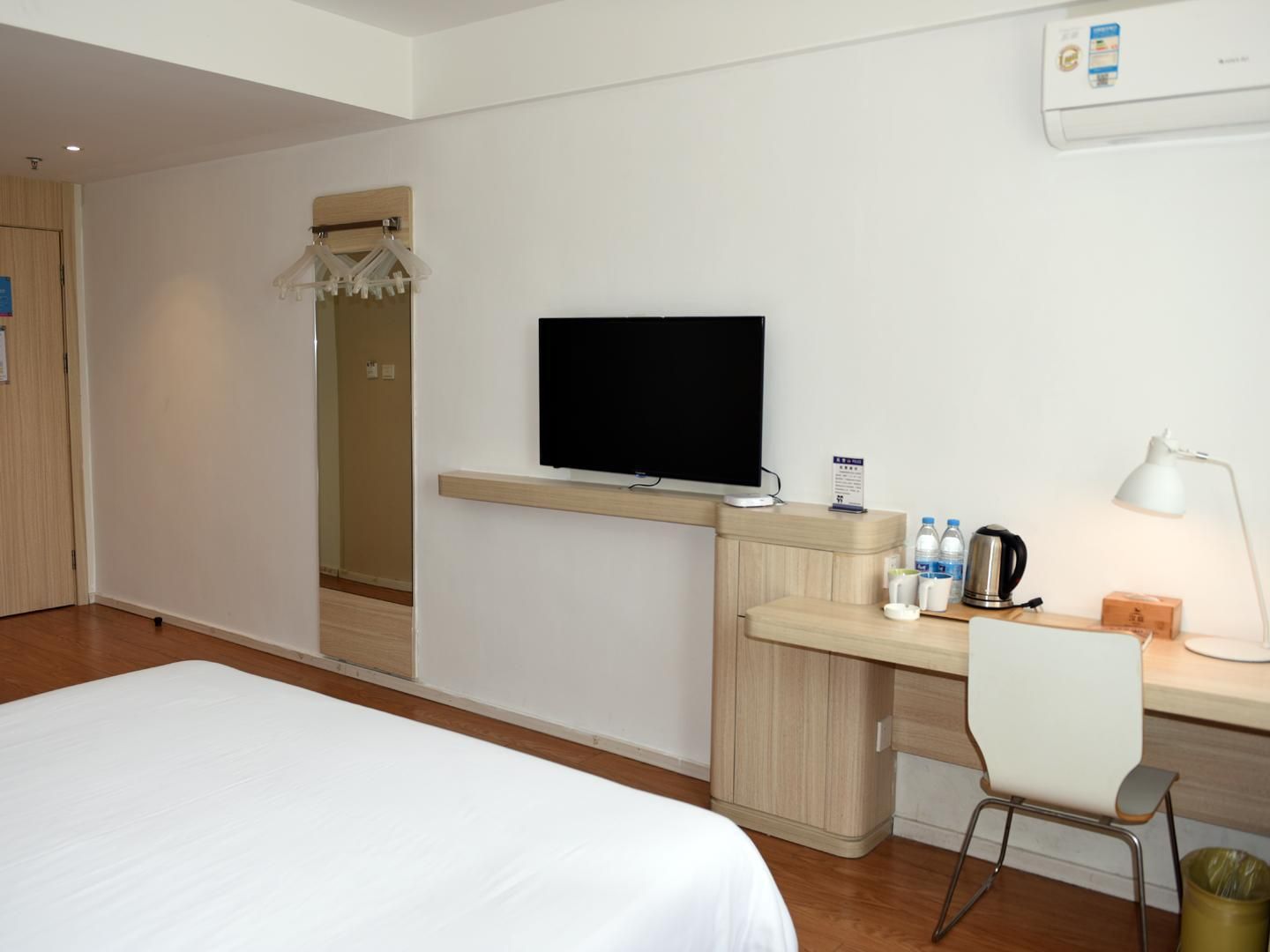 Huazhu - Room With Bed