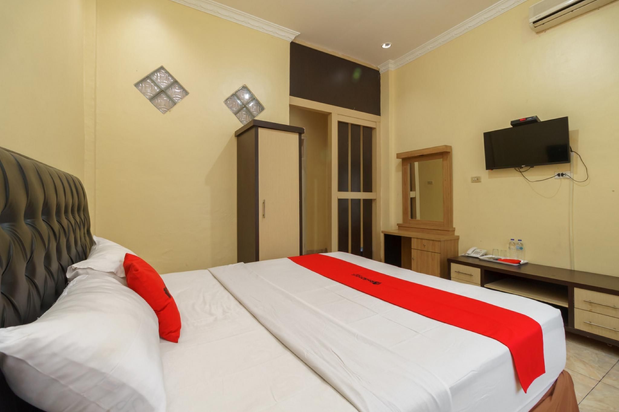 RedDoorz Room