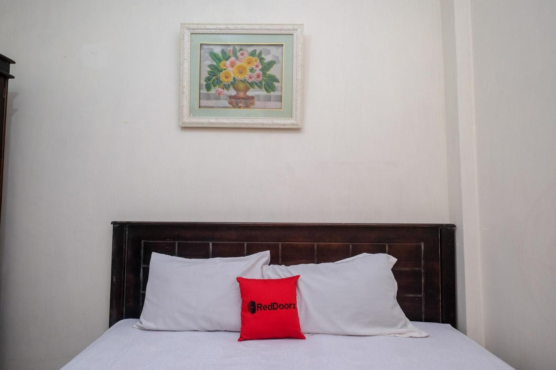 RedDoorz @ Hotel Rich Parepare near Pantai Mattirotasi Economy Double Room