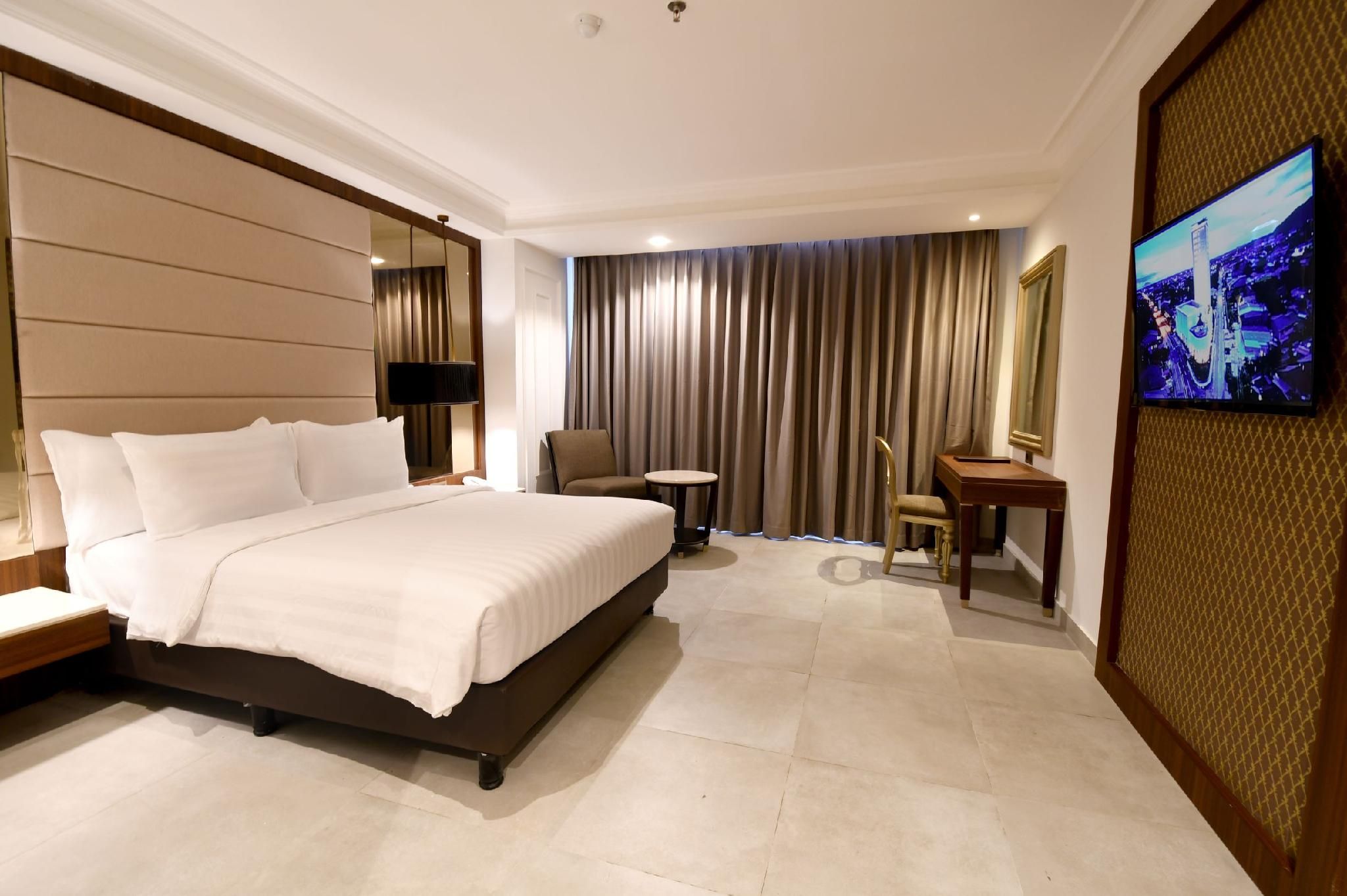 Mahkota Hotel Singkawang - CHSE Certified Deluxe Double