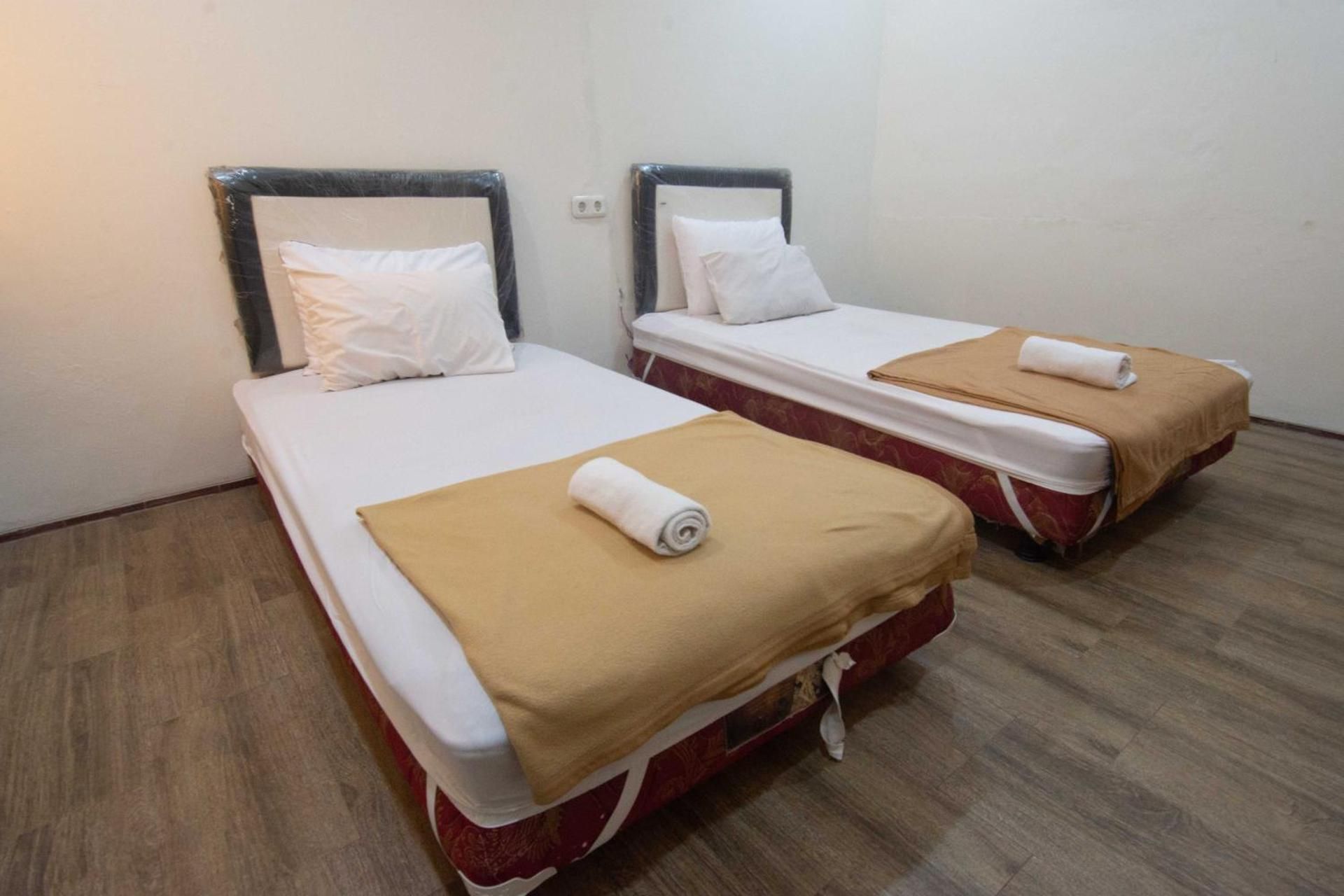 Simpang 7 Residence Standard Twin Room
