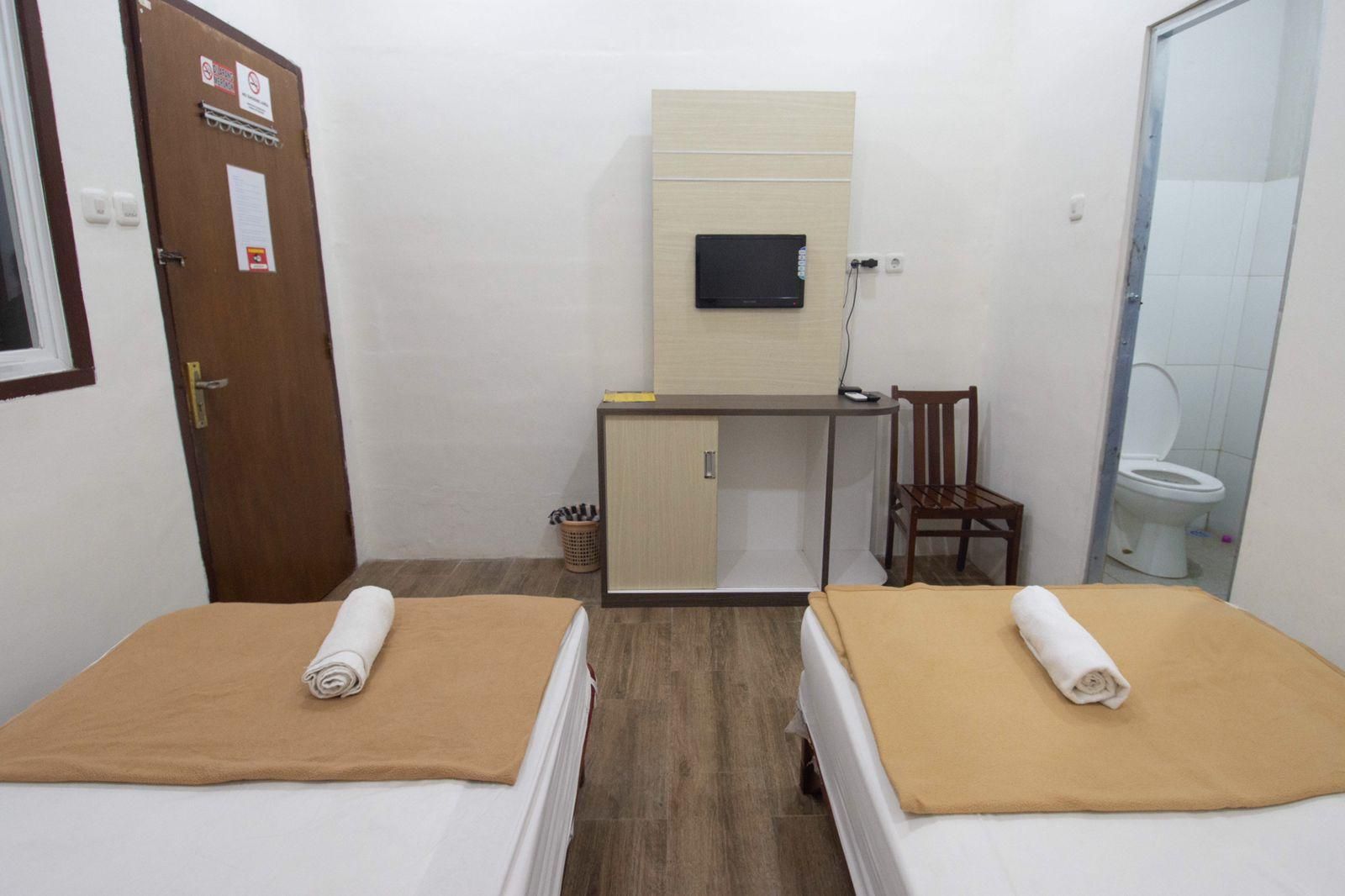 Simpang 7 Residence Standard Twin Room 2