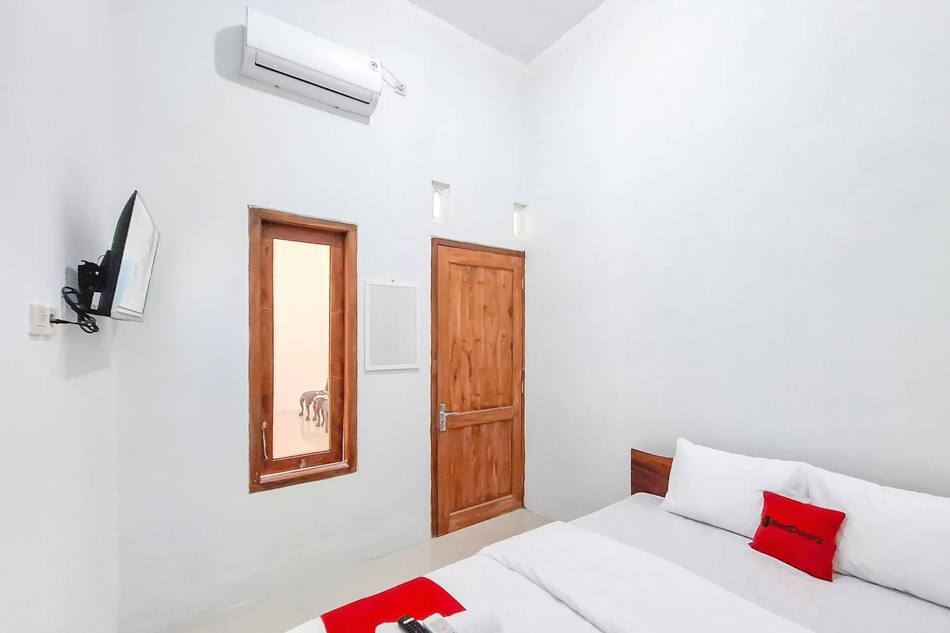 RedDoorz Syariah near Alun-Alun Kudus Standard Room 3