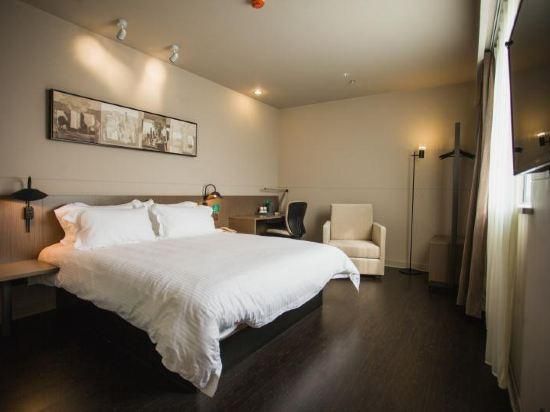 Business Standard Room B