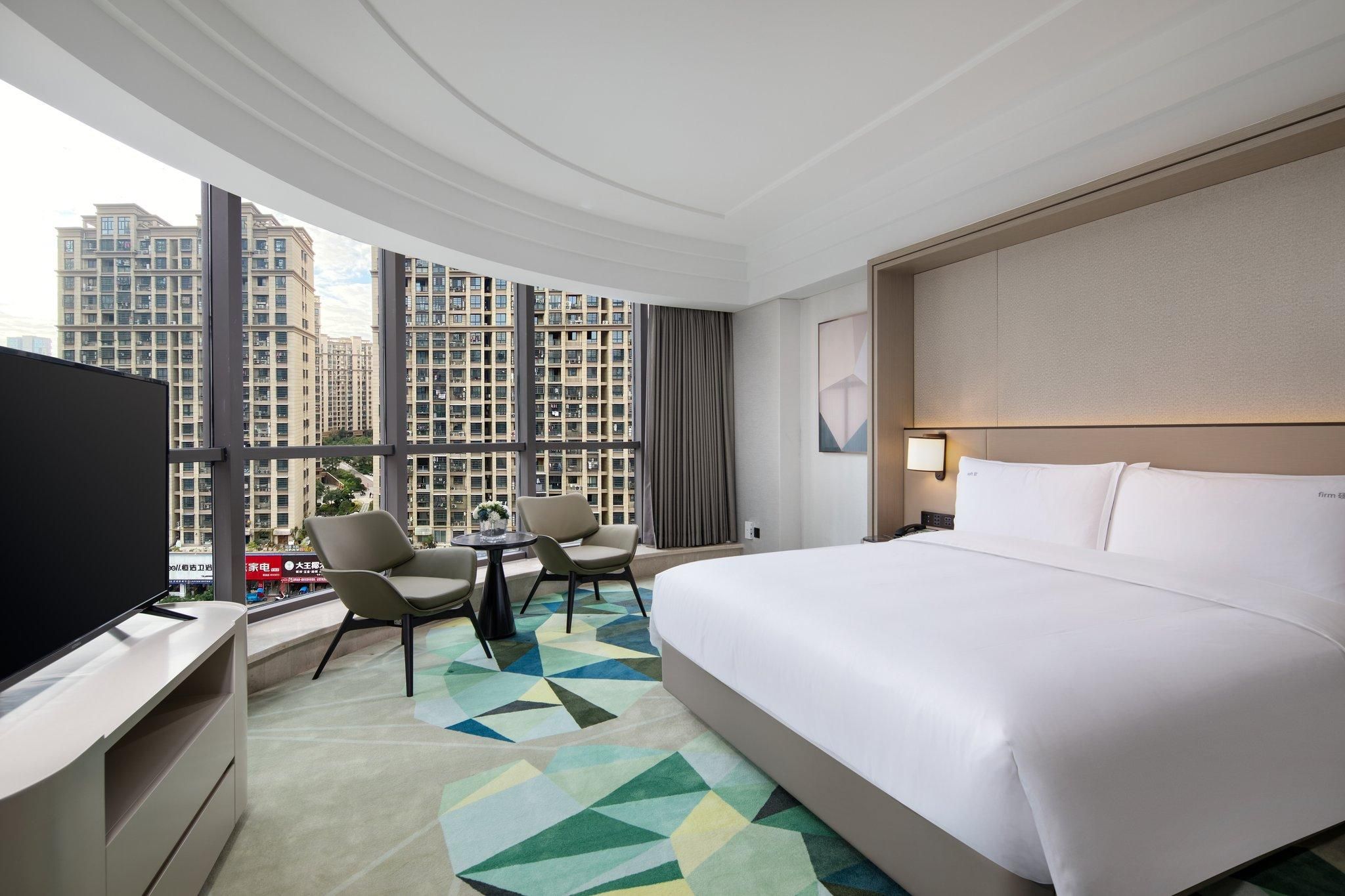 1 King 1 Bedroom Suite City View