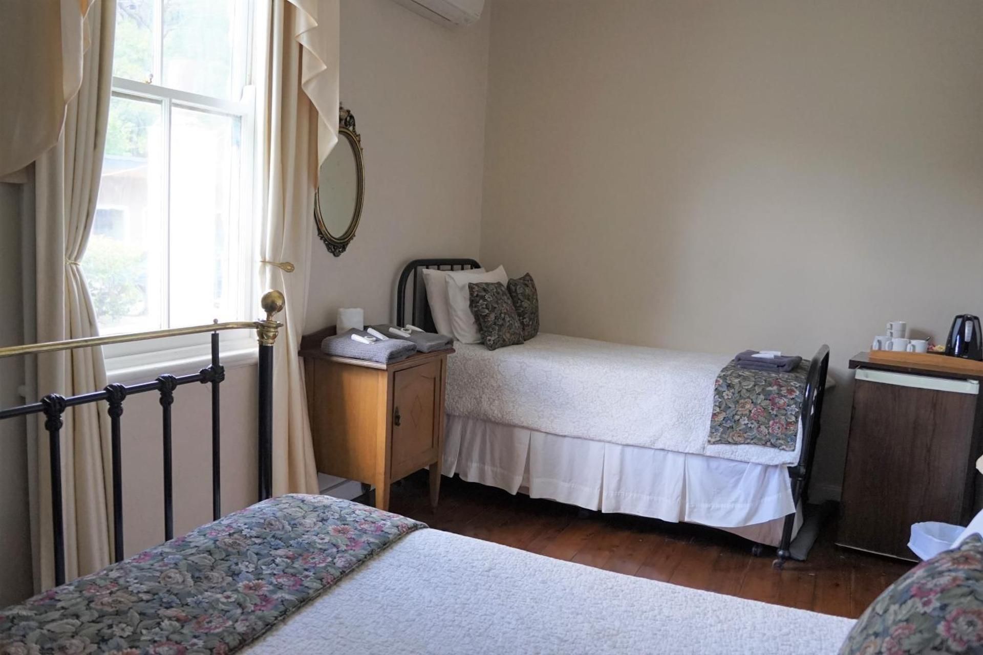 Twin Room - Shared Bathroom
