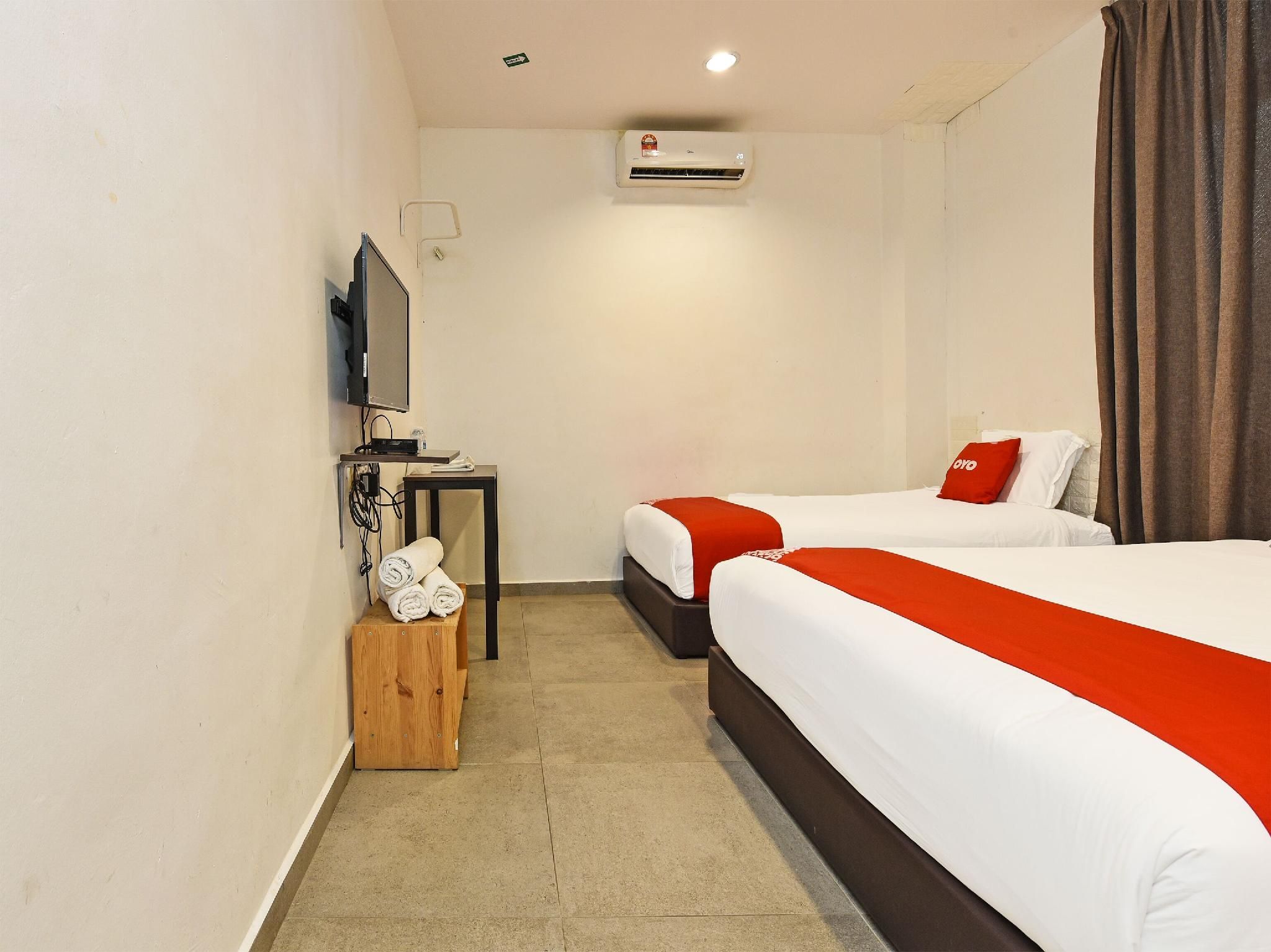 The Bed Hotel Deluxe Triple Room 3