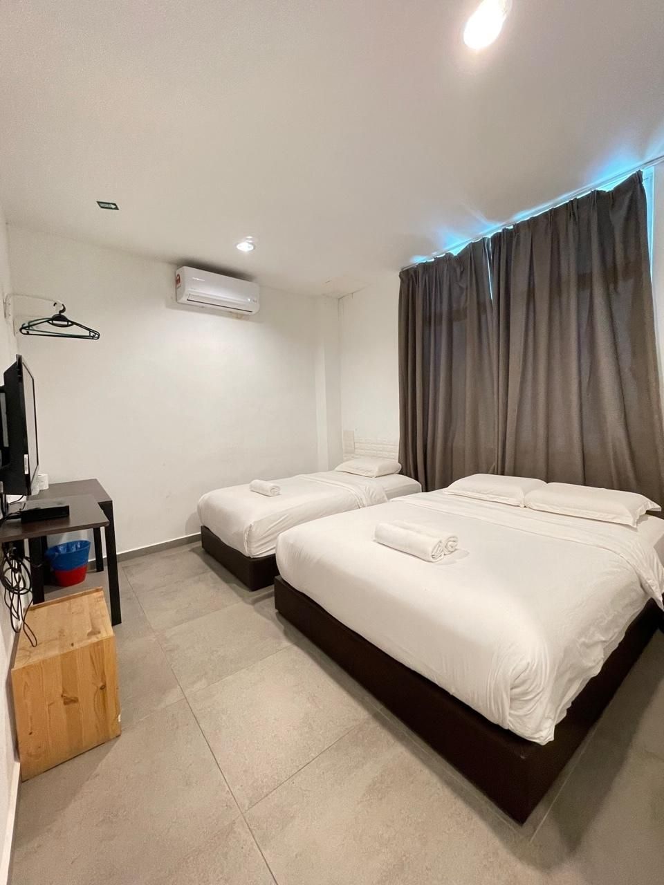 The Bed Hotel Deluxe Triple Room 2