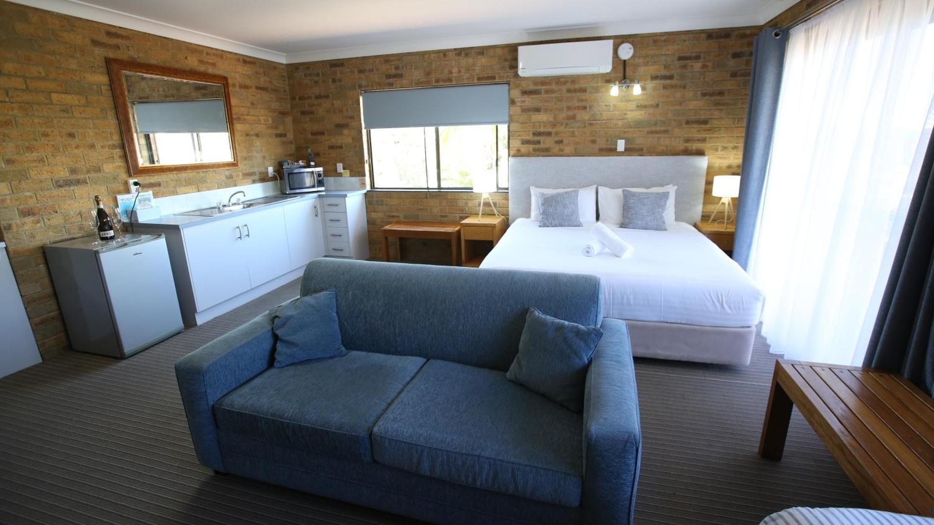 Deluxe Family Spa Studio