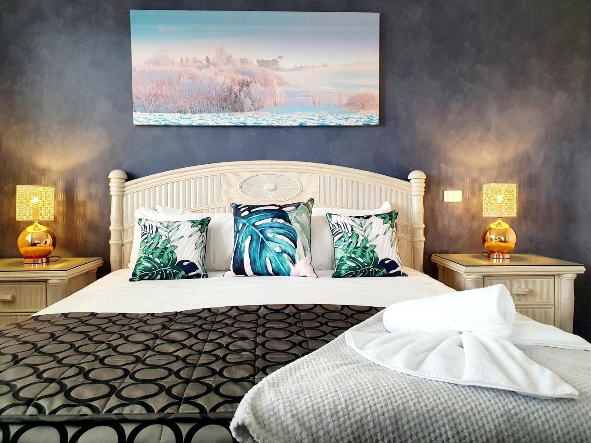 King Room with Spa Bath