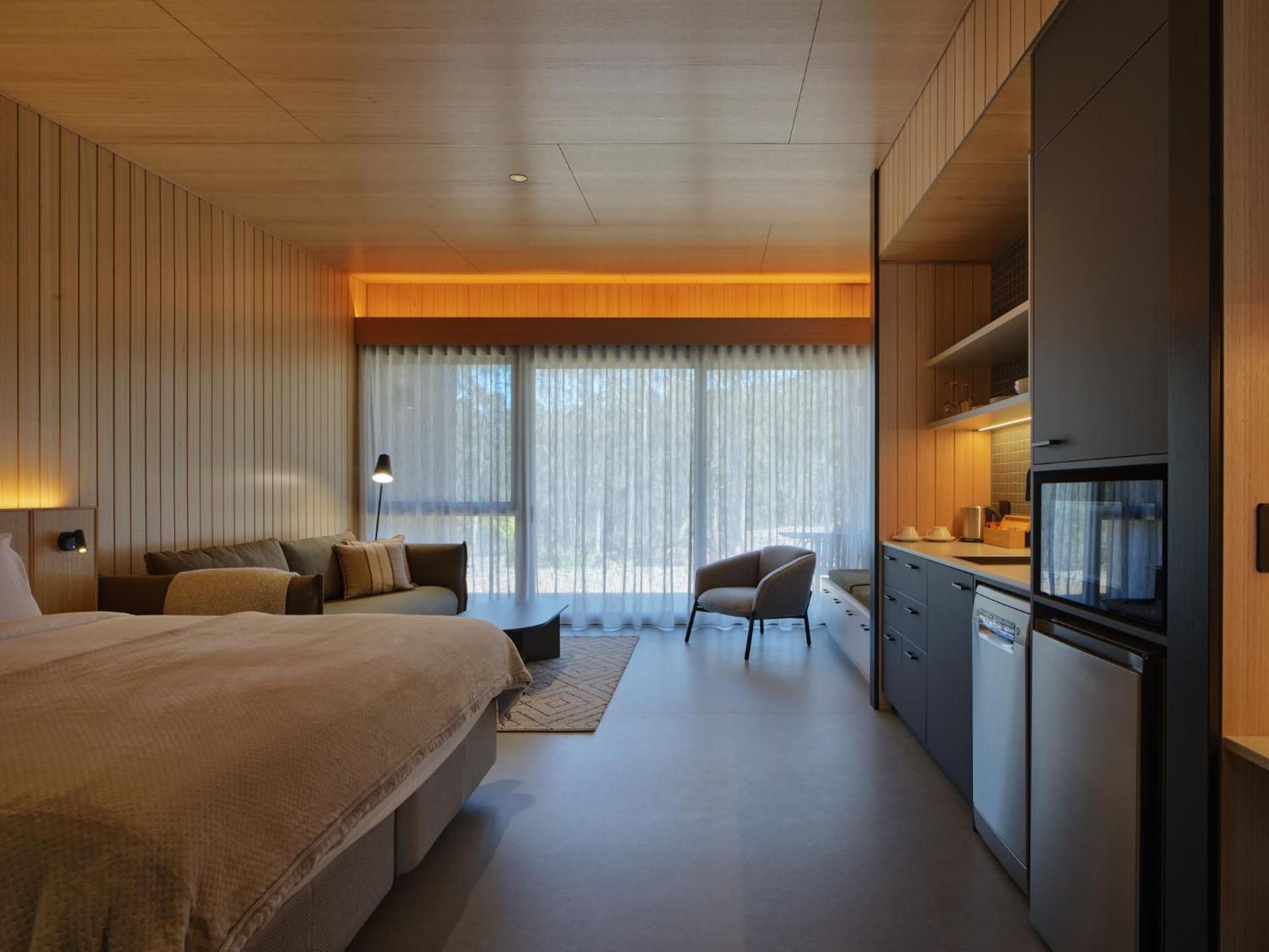 Deluxe King Suite