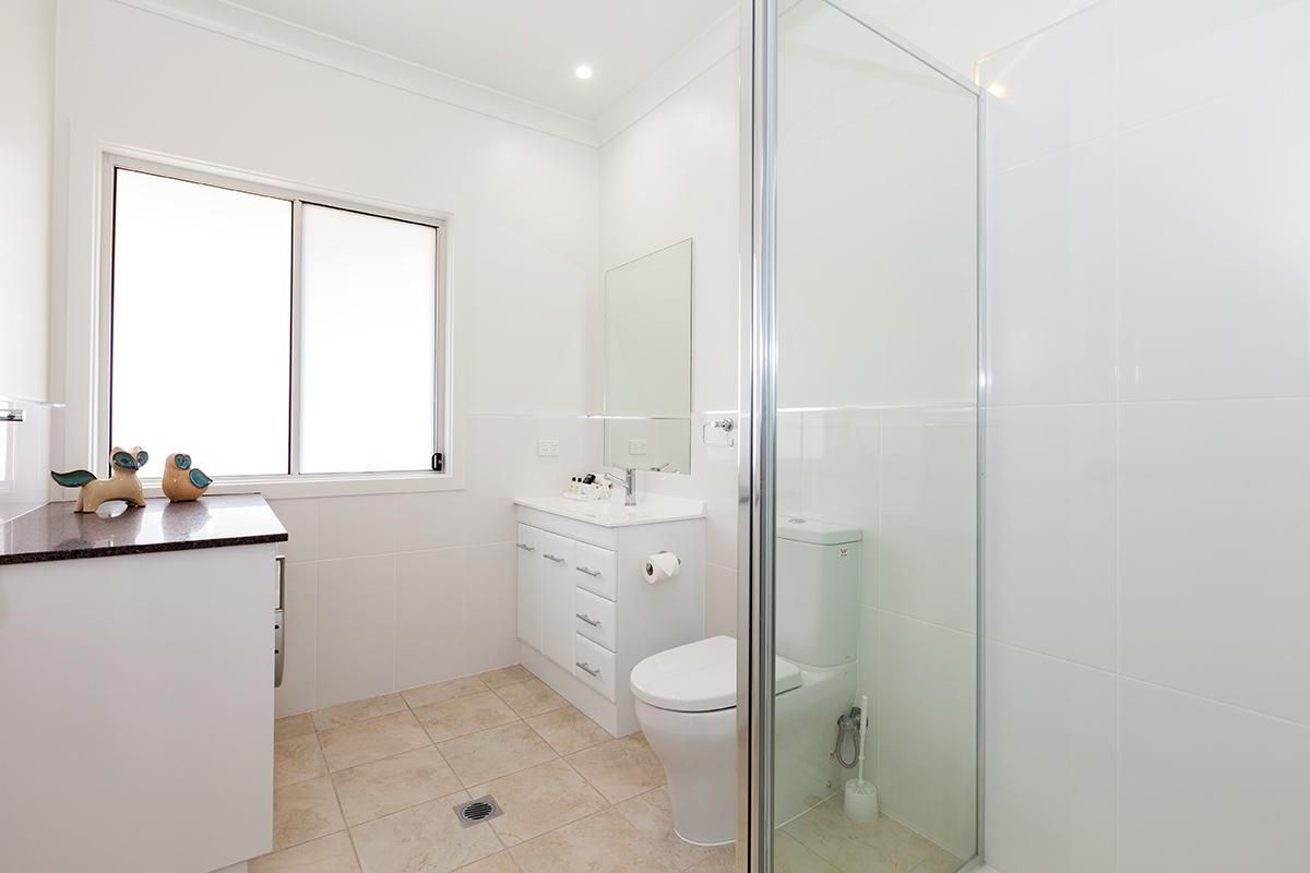 Owl Head Lodge Studio 1 Queen, Sofa bed 3