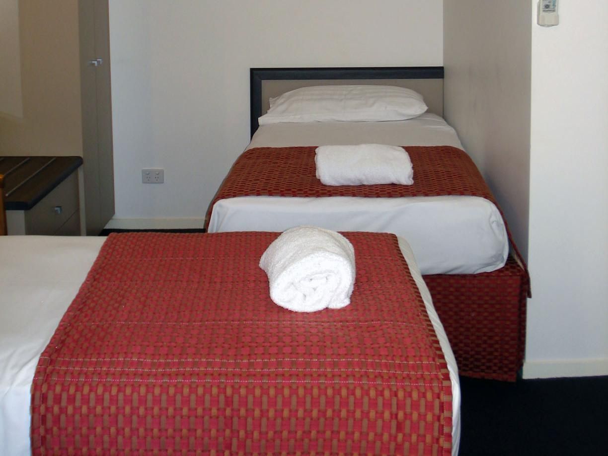 Oakey Motor Inn Twin Queen 2