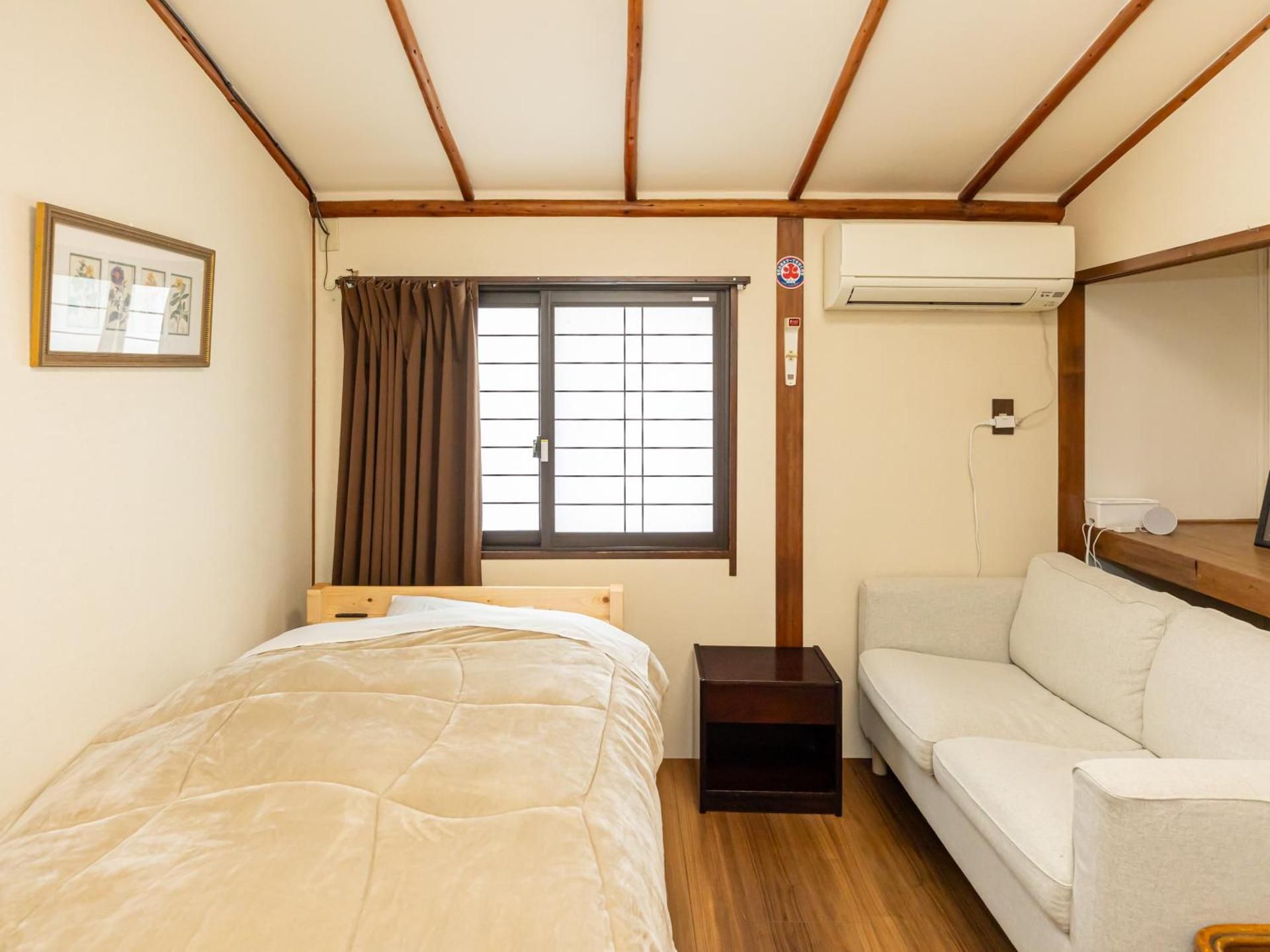 Single Room with Shared Toilet