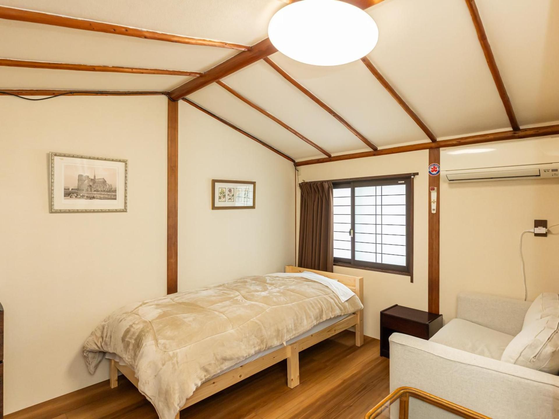 Single Room with Shared Toilet