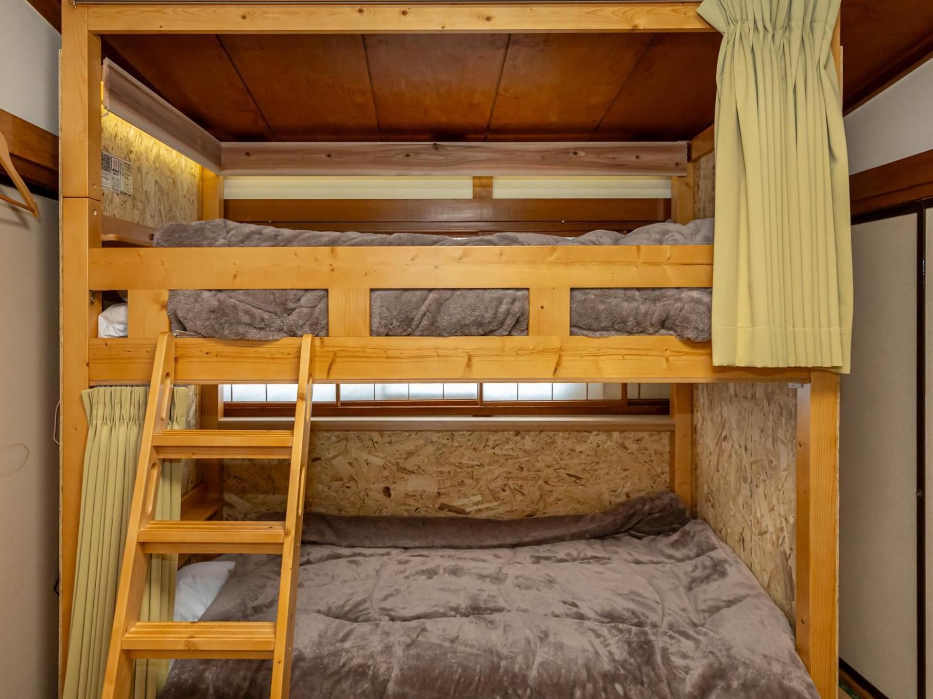 Quadruple Room with Shared Bathroom