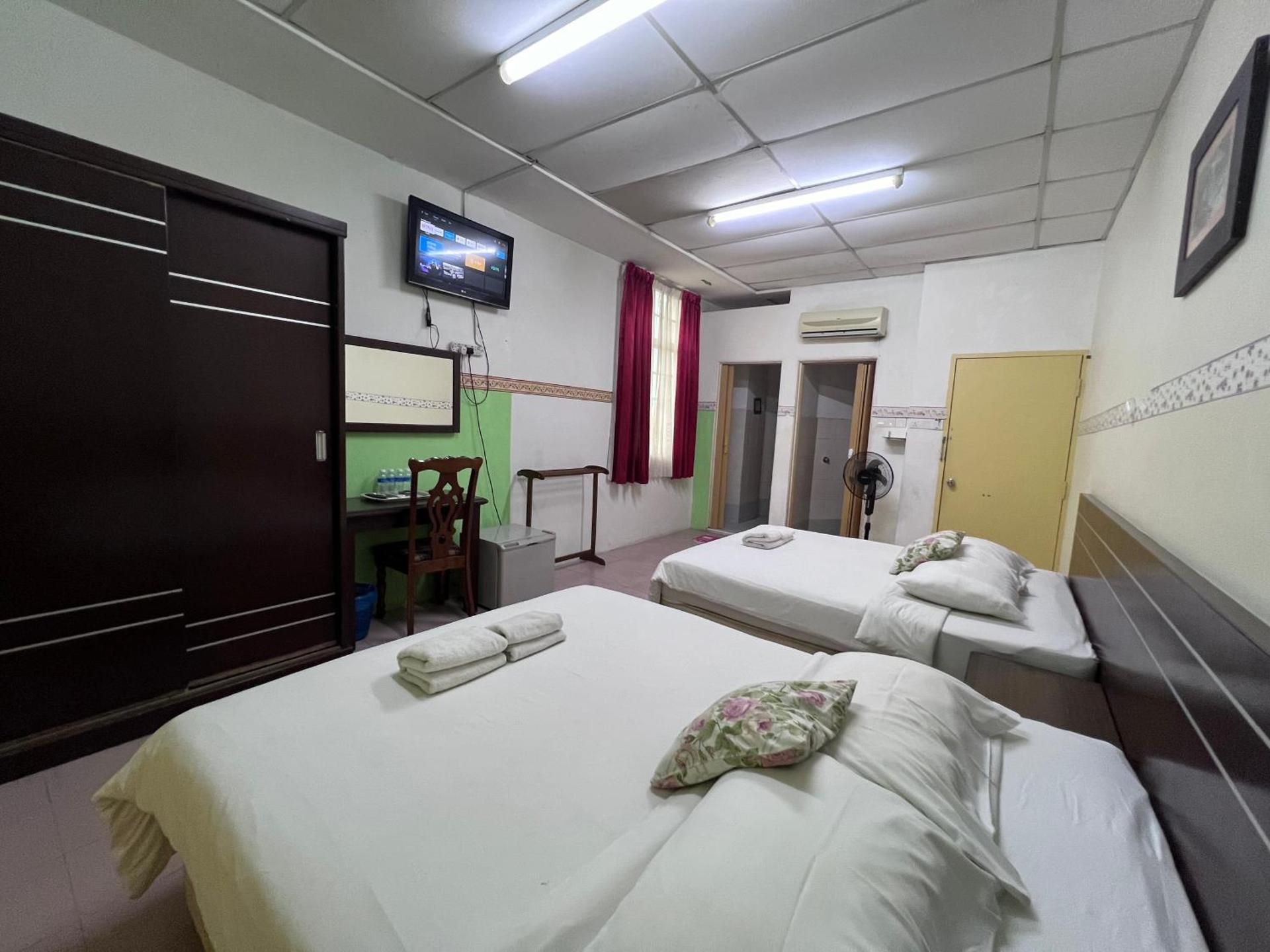 Seri Kemaman Inn, Chukai Terengganu Classic Quadruple Room