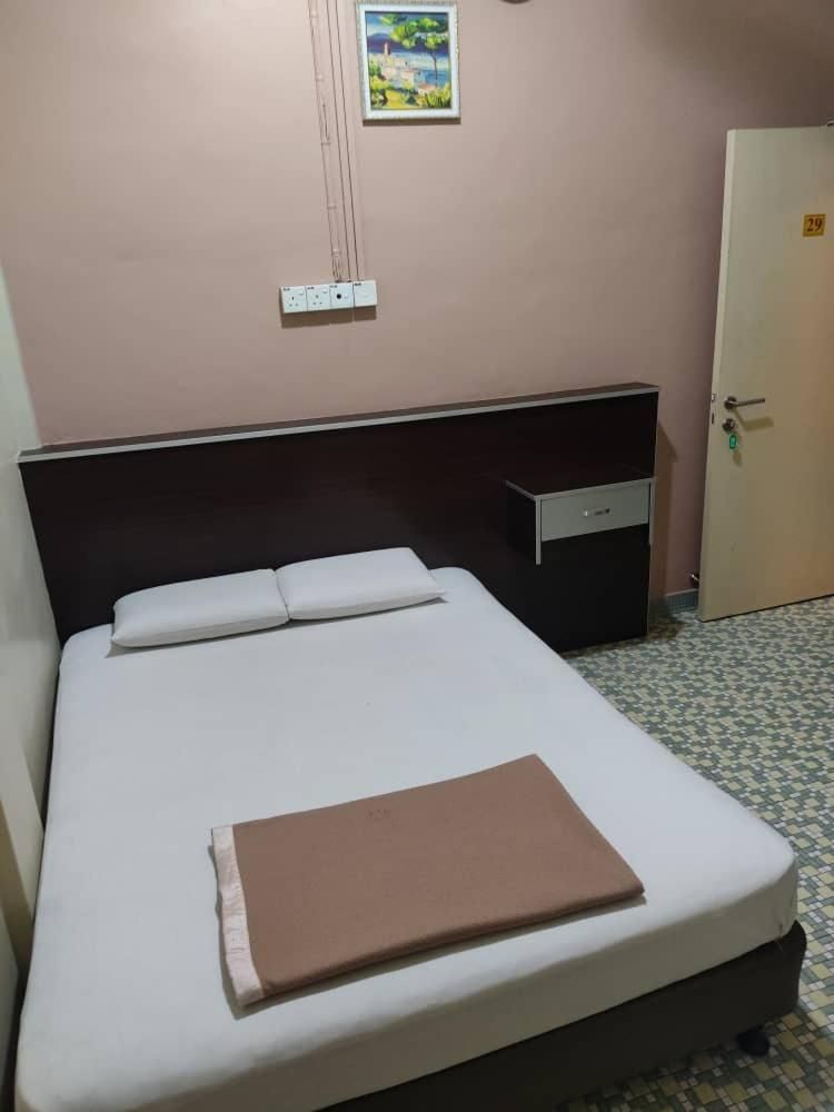 Marina Hotel Kemaman 1 Queen Bed
