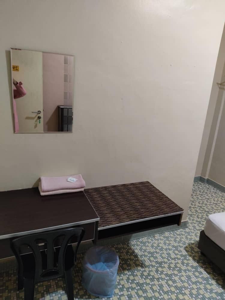 Marina Hotel Kemaman 1 Queen Bed 3