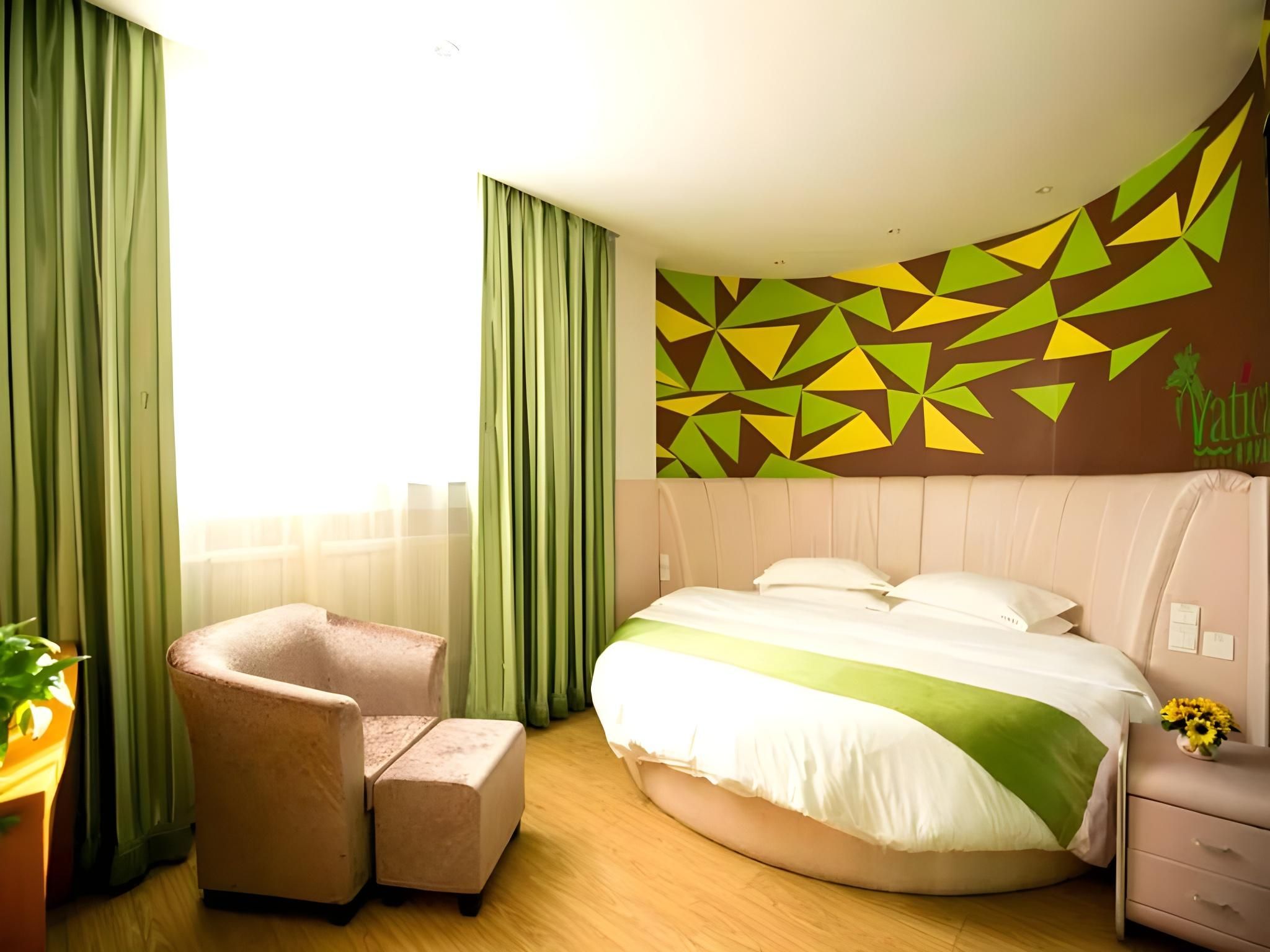 GTI - Business 1 Bed, Round Bed