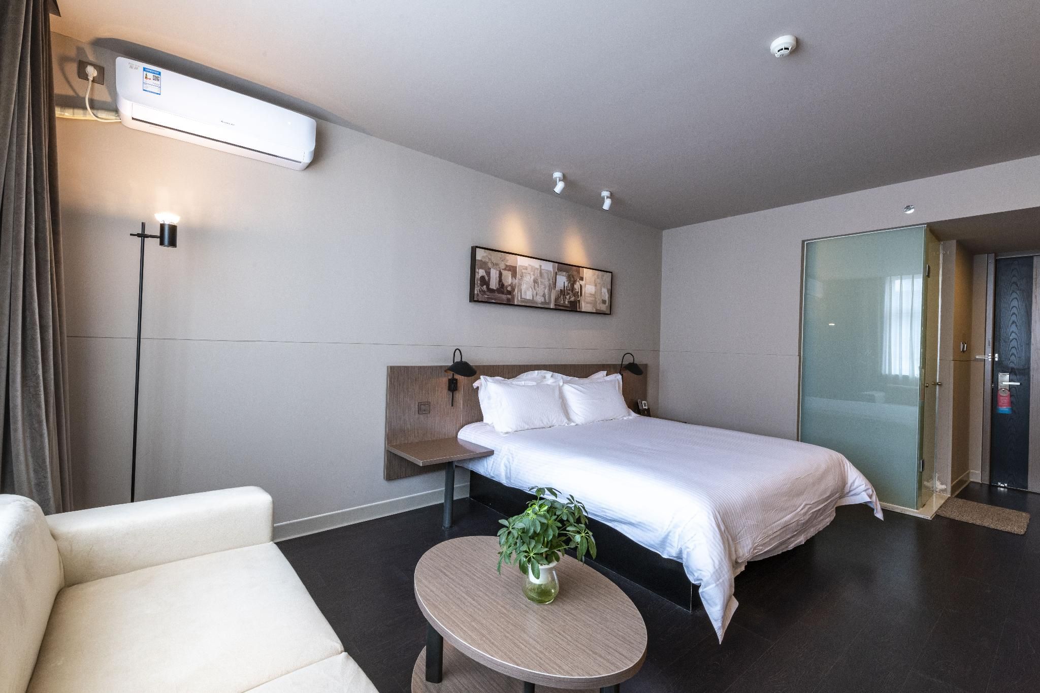 Business Standard Room A