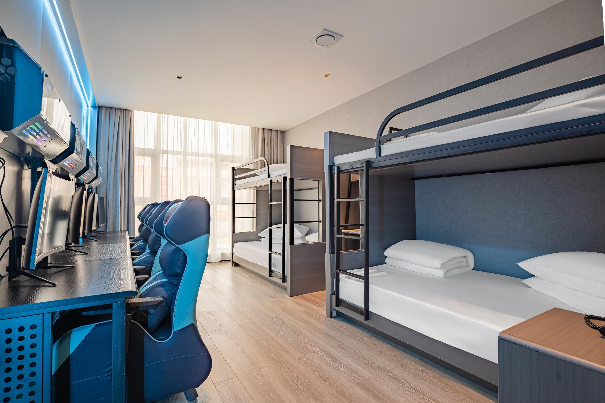 Four-Person Kaihei E-sports Room