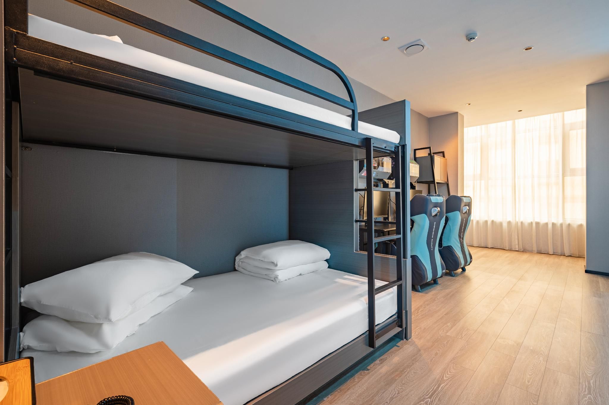Double Row Glory Room
