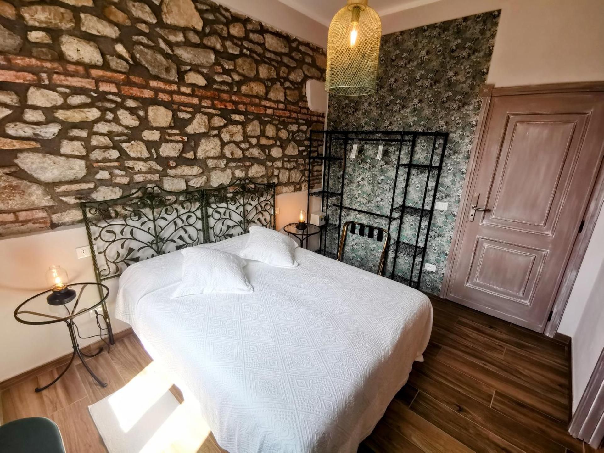 Deluxe Double or Twin Room with Mountain View