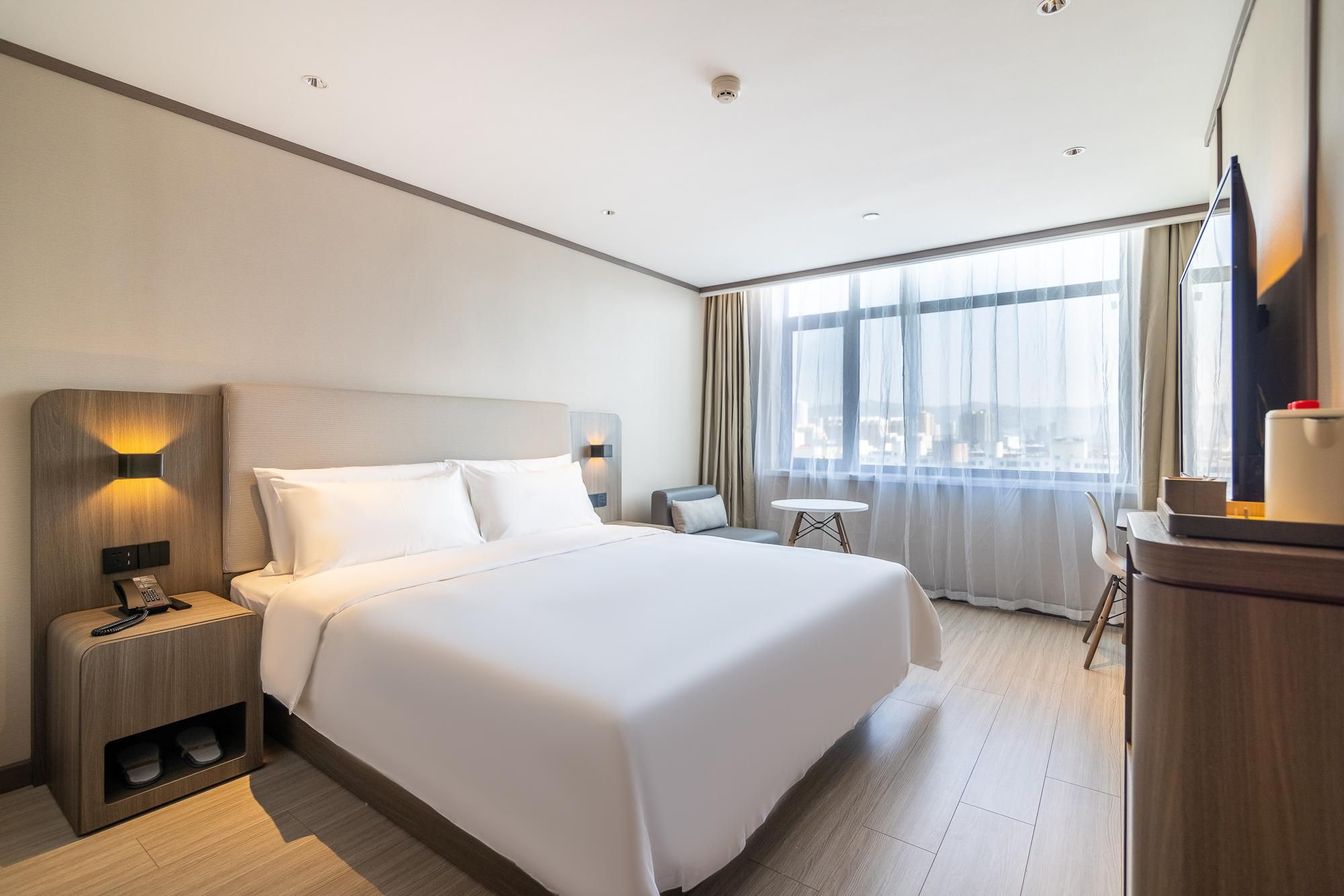 Huazhu - Deluxe Bed Room