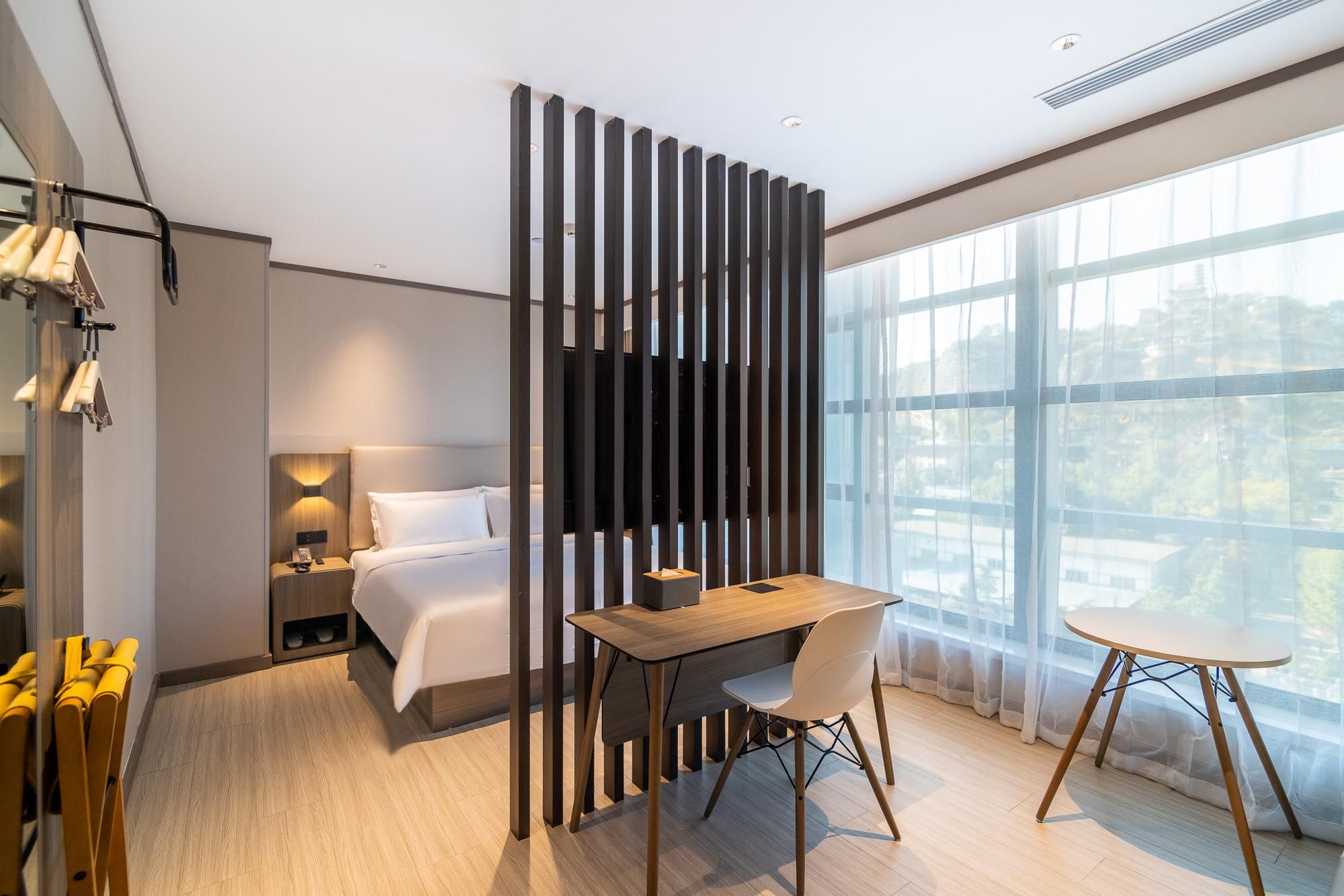 Huazhu - Deluxe Bed Room