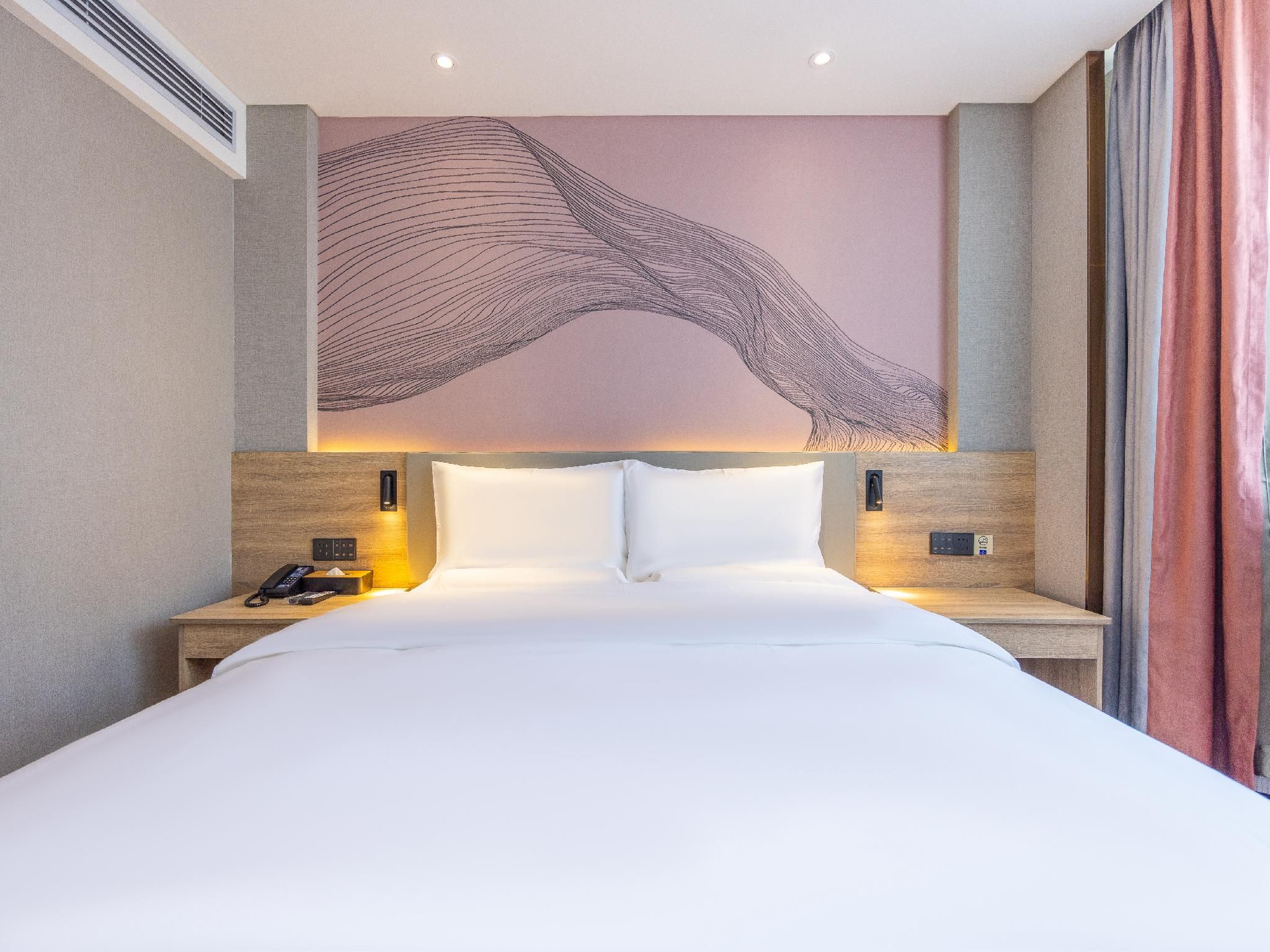 Huazhu - Room With Bed