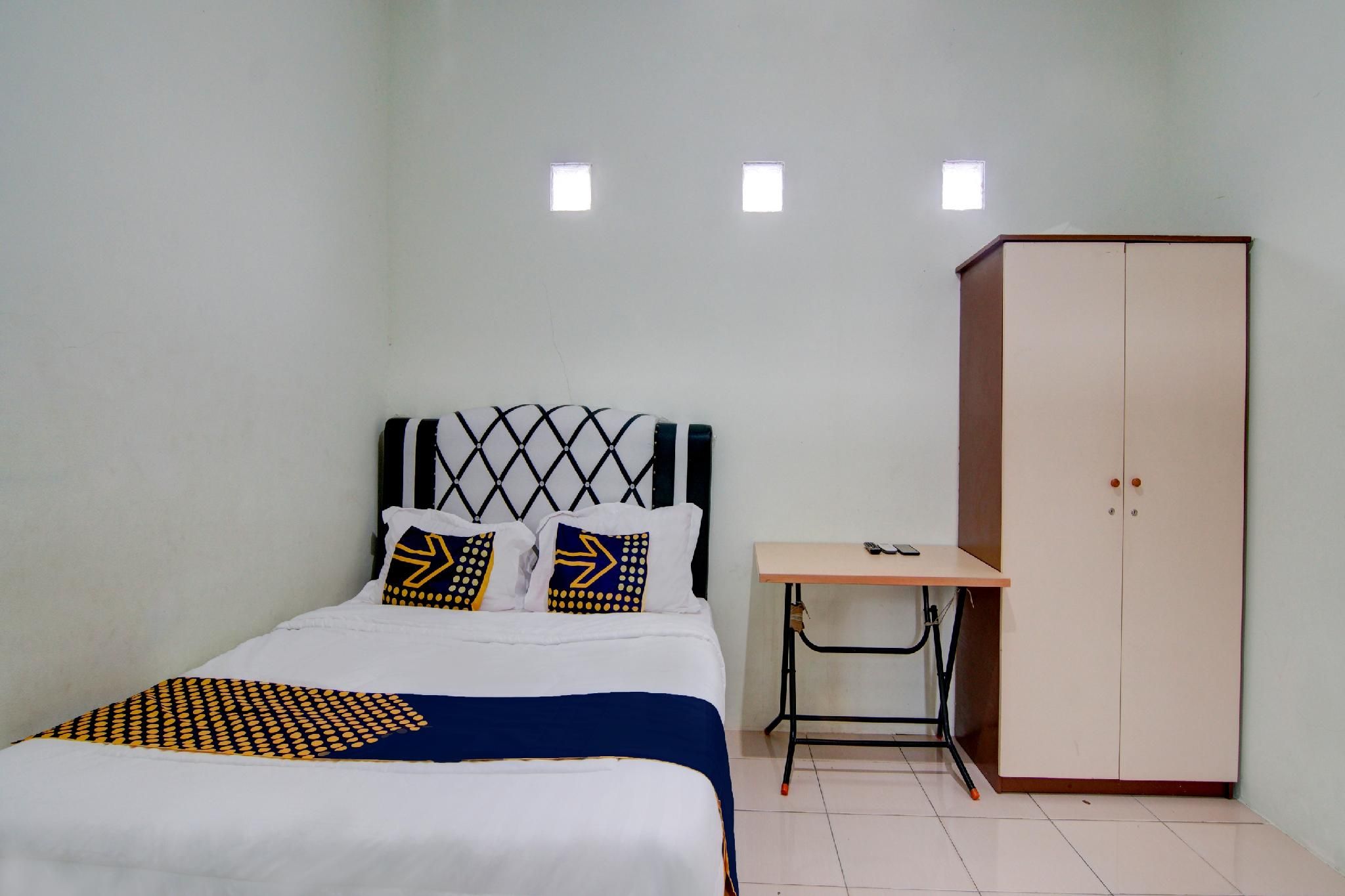 Hotel O Awi Stay Syariah Near SIMPANG KAWASAN INDUSTRI WILMAR PELINTUNG Double Room without Air Conditioning 3