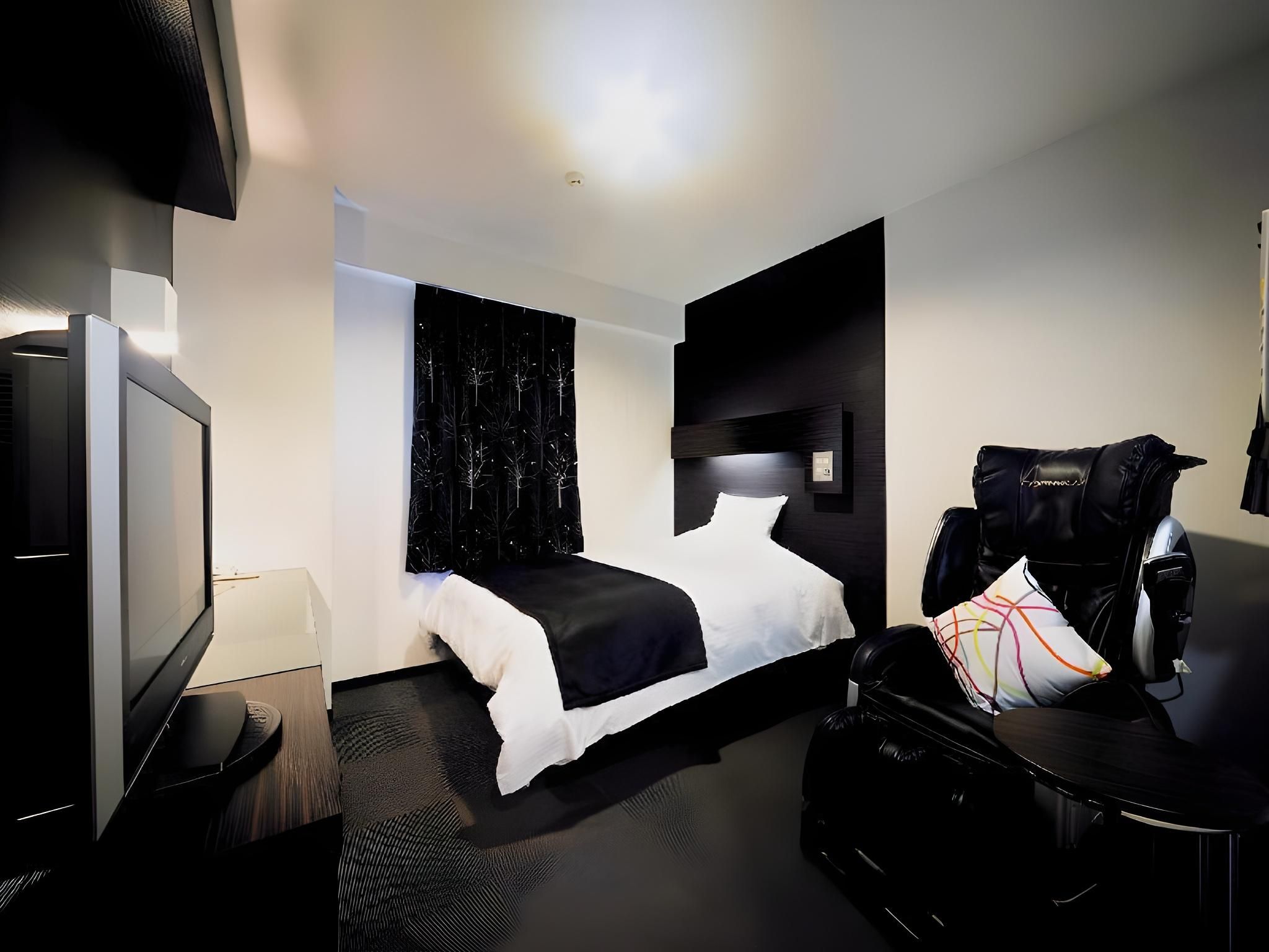 Premium Single Room - Non-Smoking