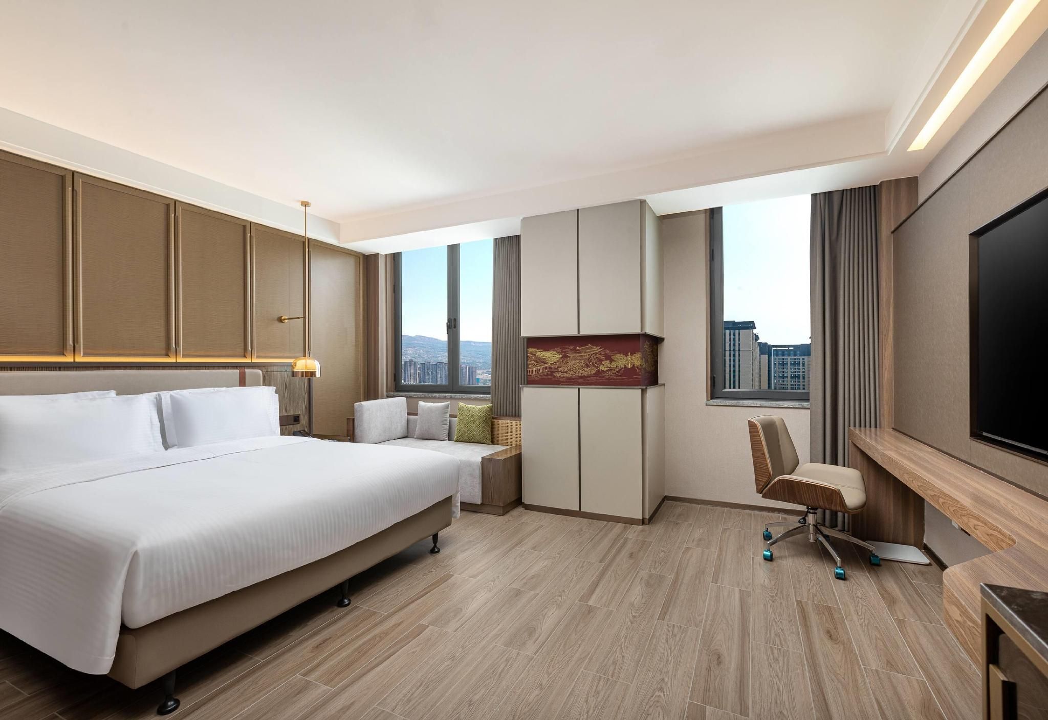 1 King Bed, Superior Room, Non-Smoking