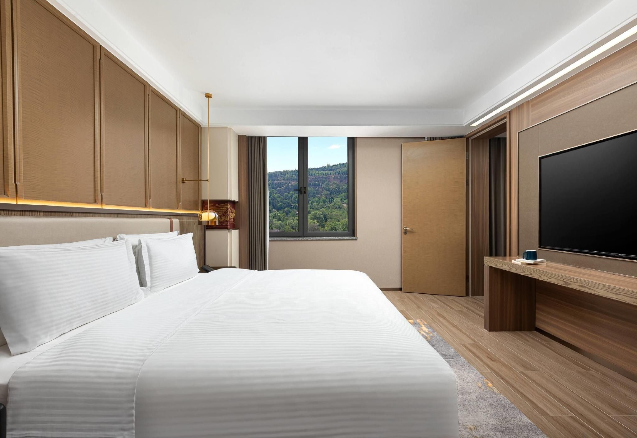 1 King Bed, Executive Suite, Non-Smoking