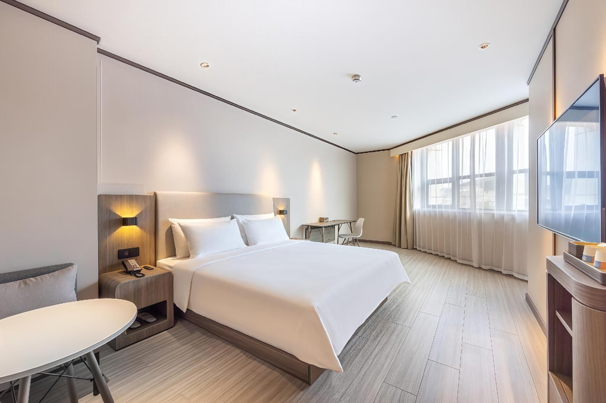 Business Queen Bed Room