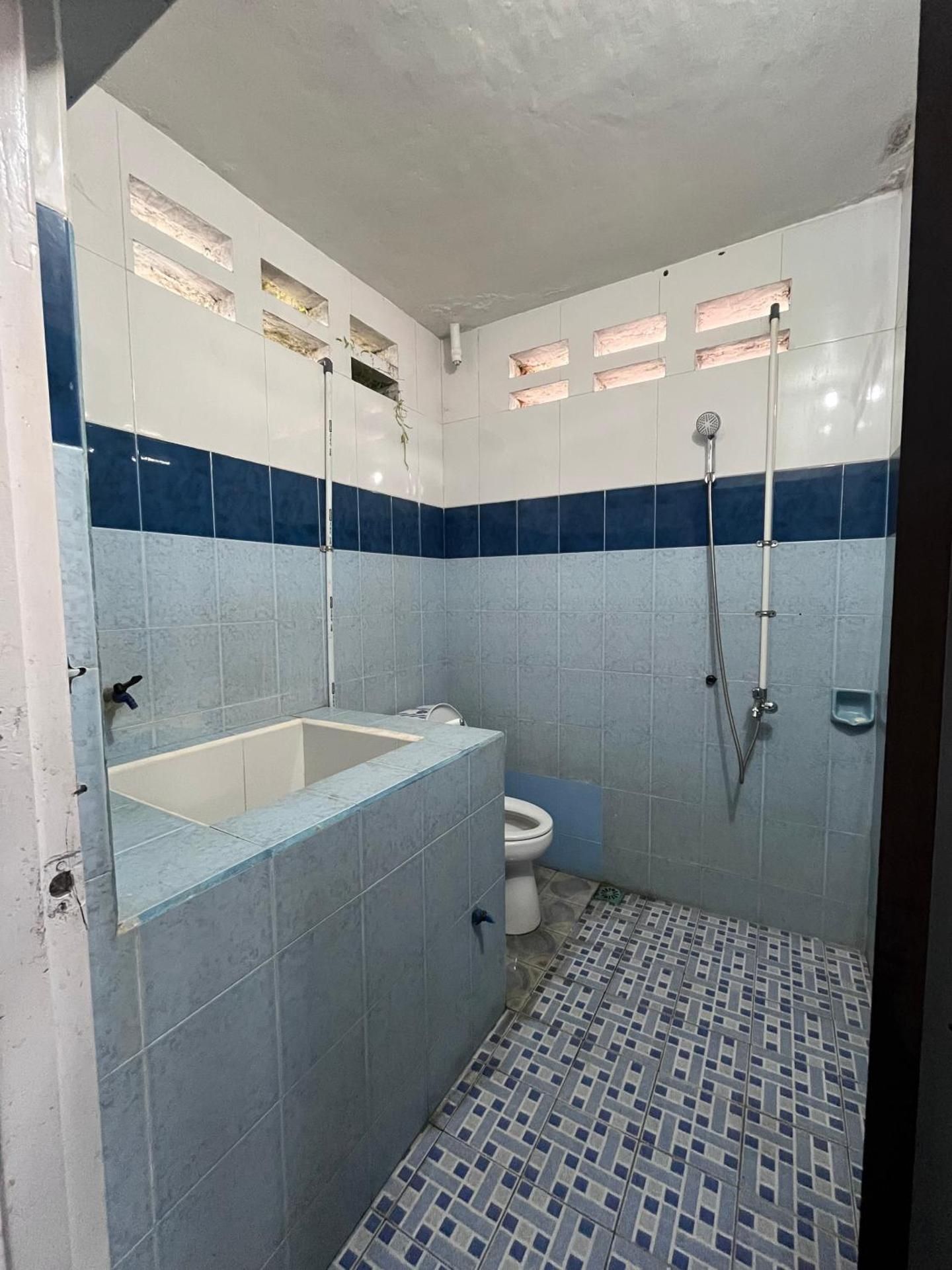 Economy Triple Room with Shared Bathroom