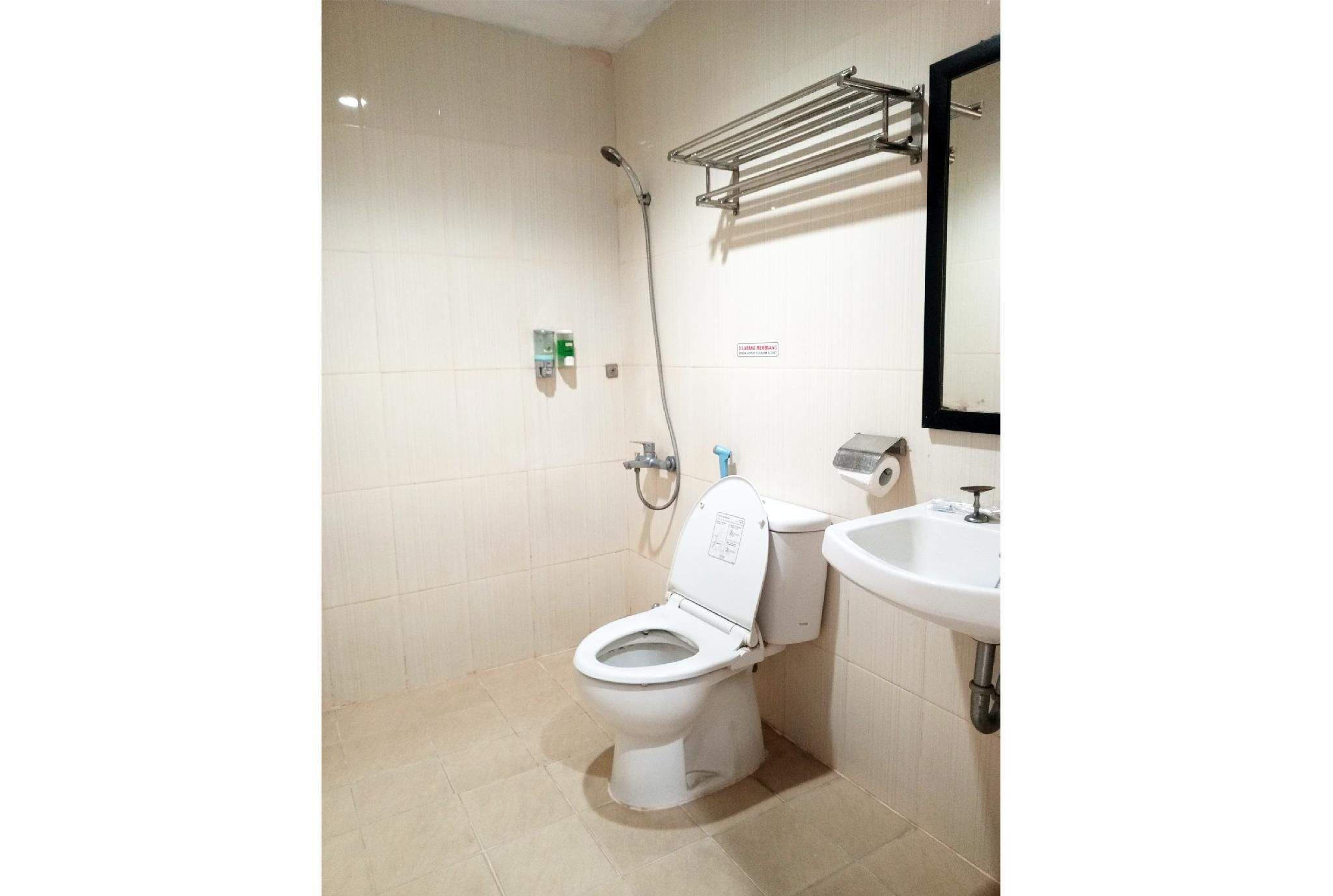 The Garden Hotel Deluxe Queen