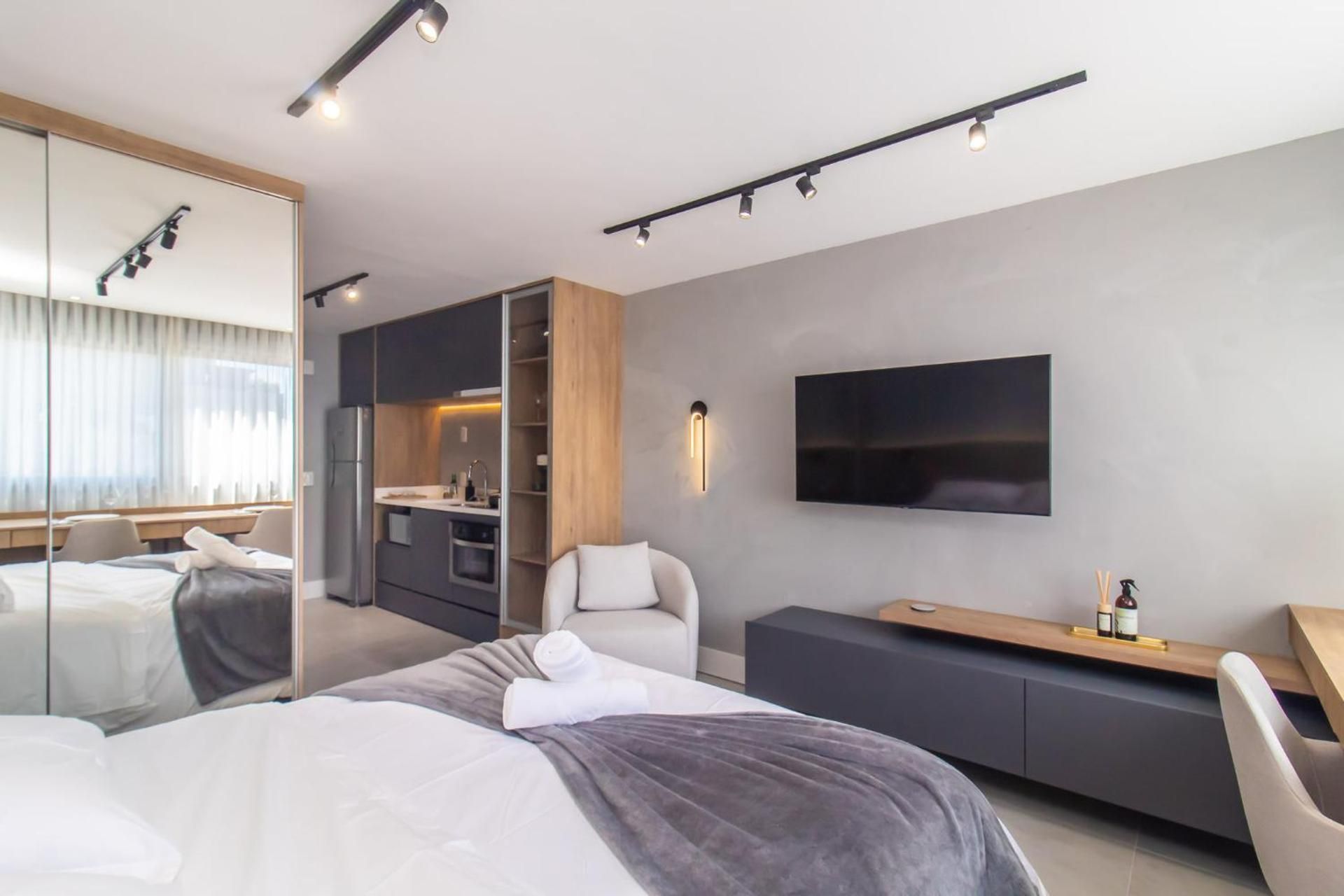 Studio Apartment with Queen Bed