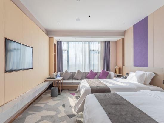 Queen Room with View