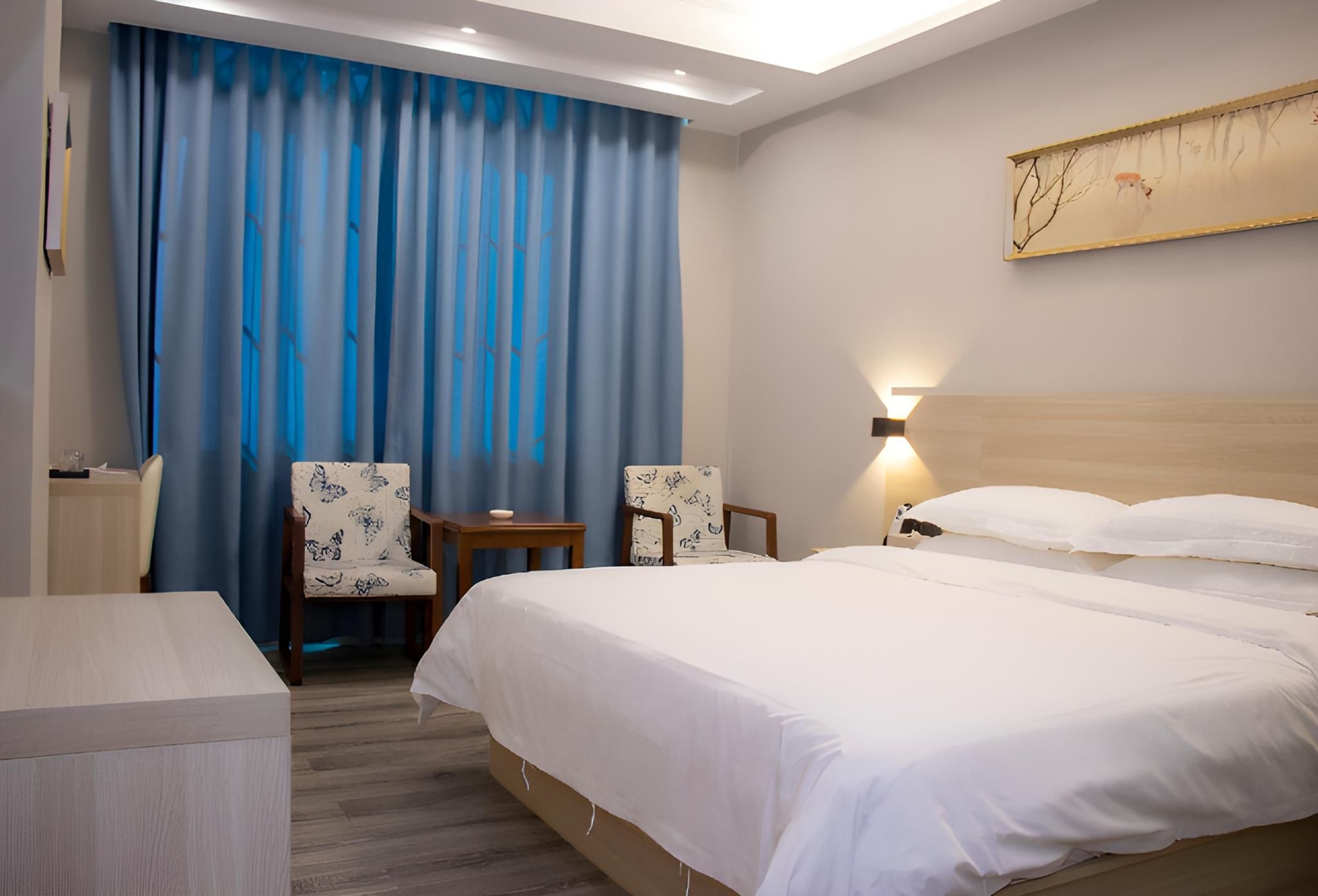 JTOUR Inn Maoming Huazhou Beijing Road Railway Station