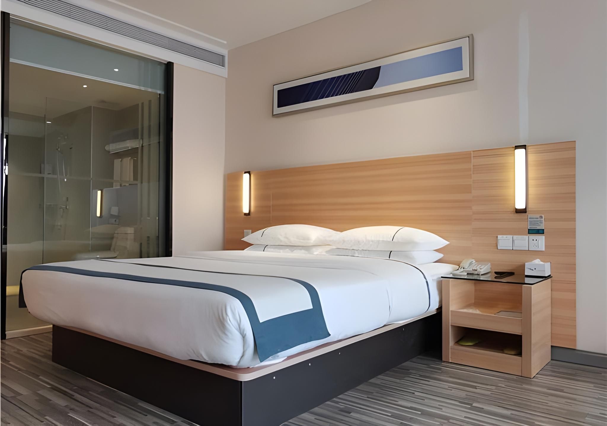 Business Queen Room