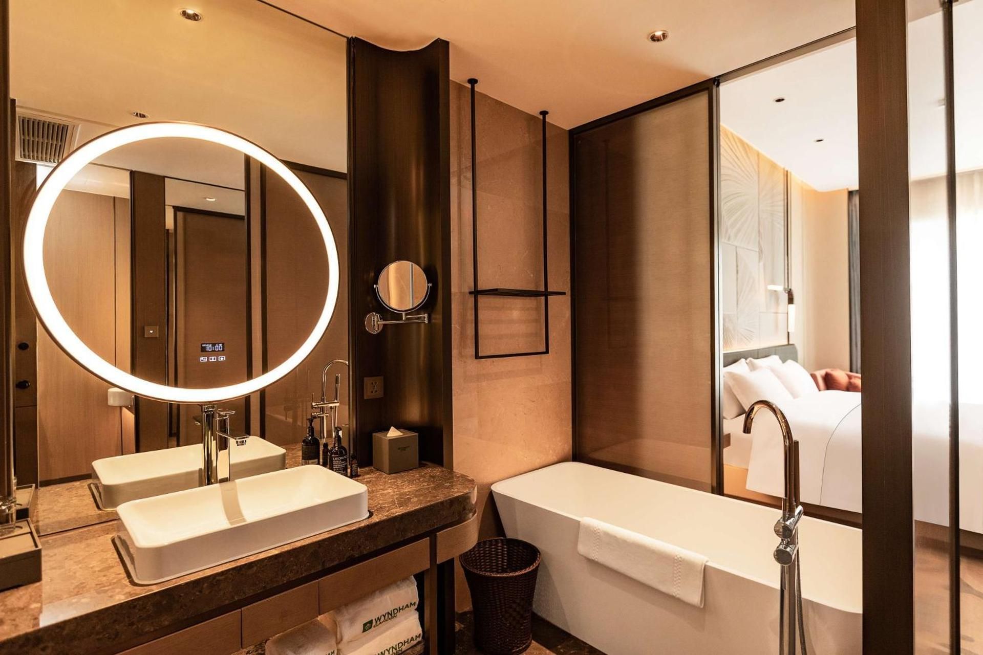 1 King Bed, Mountain View, Premium Room