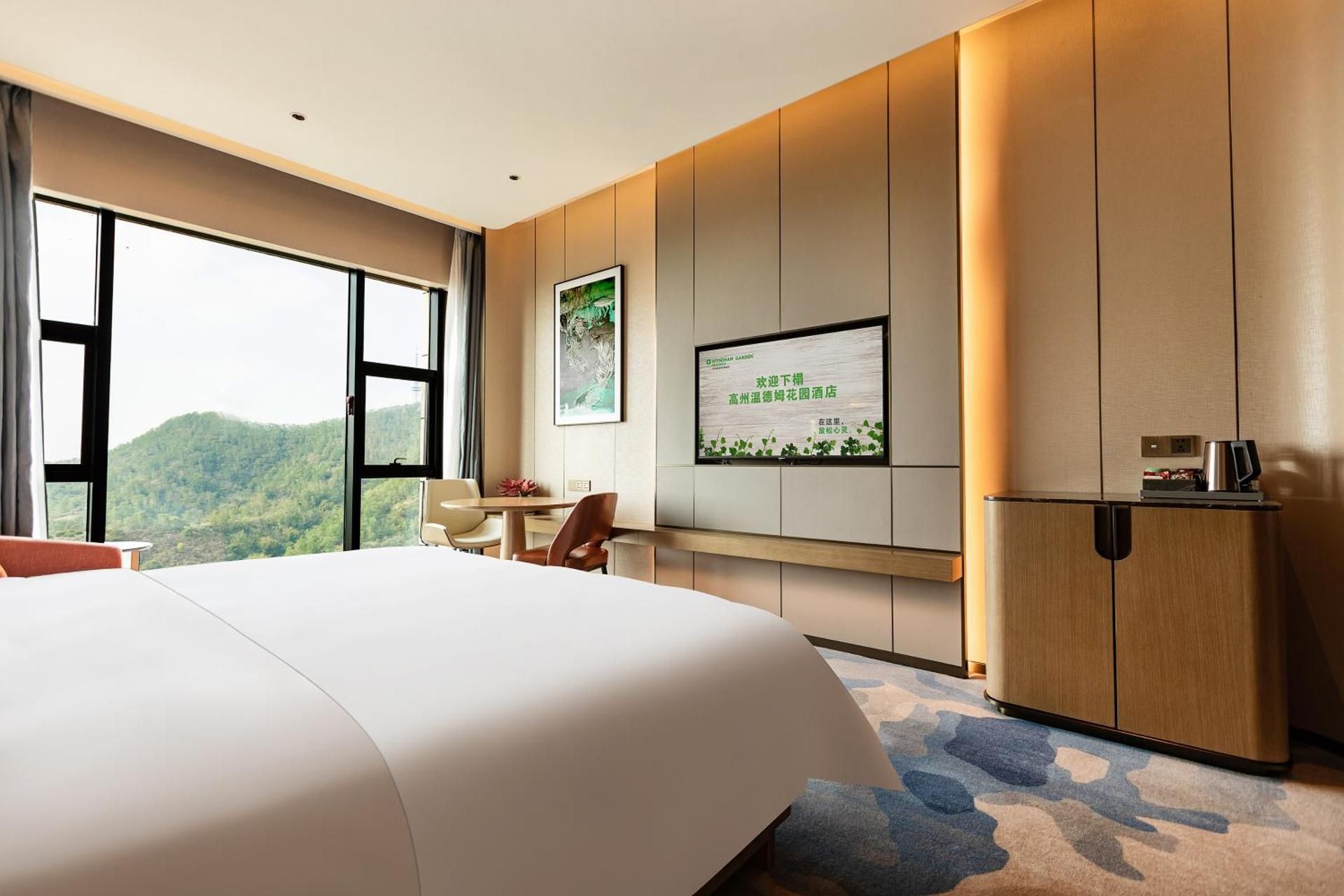1 King Bed, Mountain View, Deluxe Room