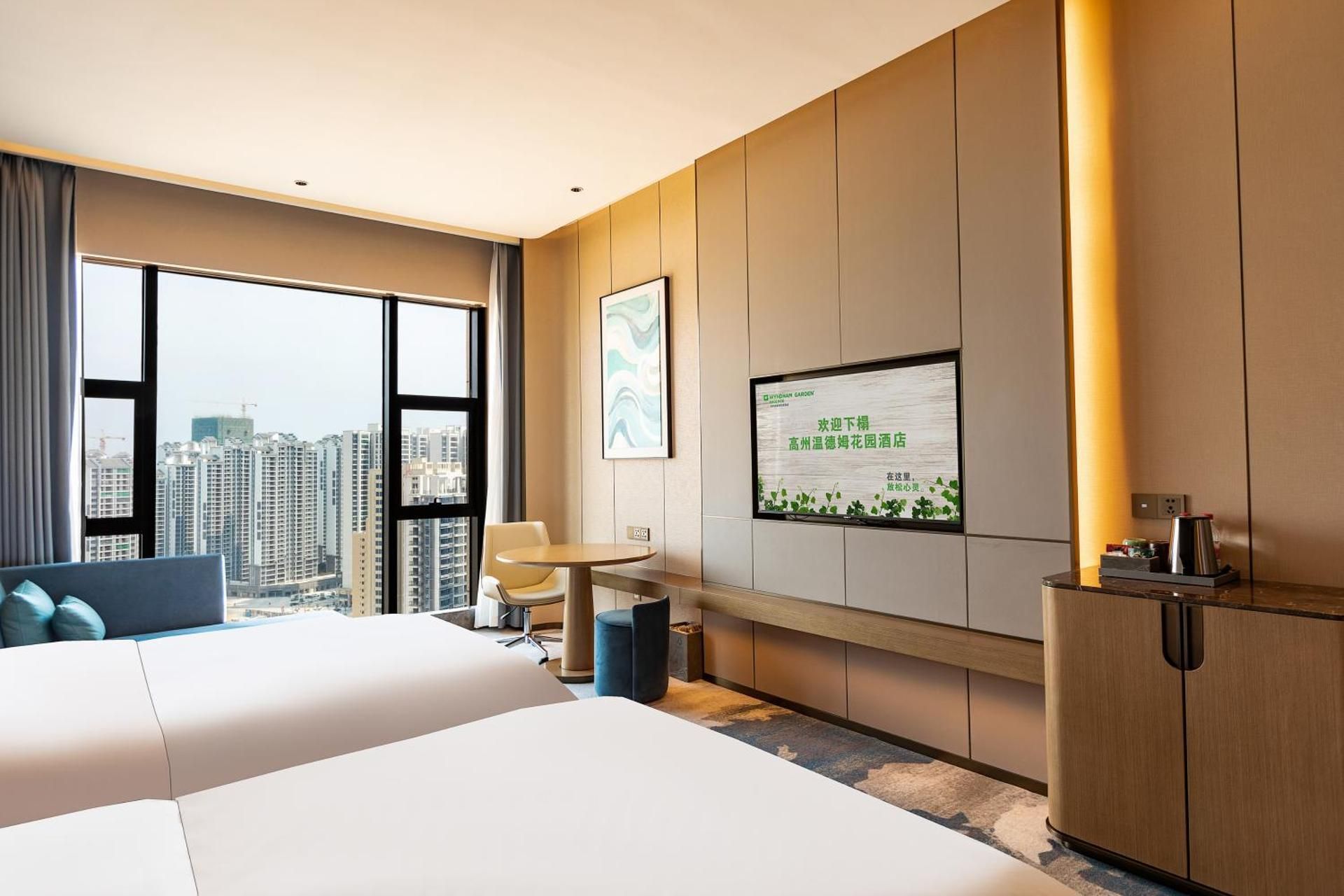 Wyndham Garden Gaozhou Premium Double Room with City View 2